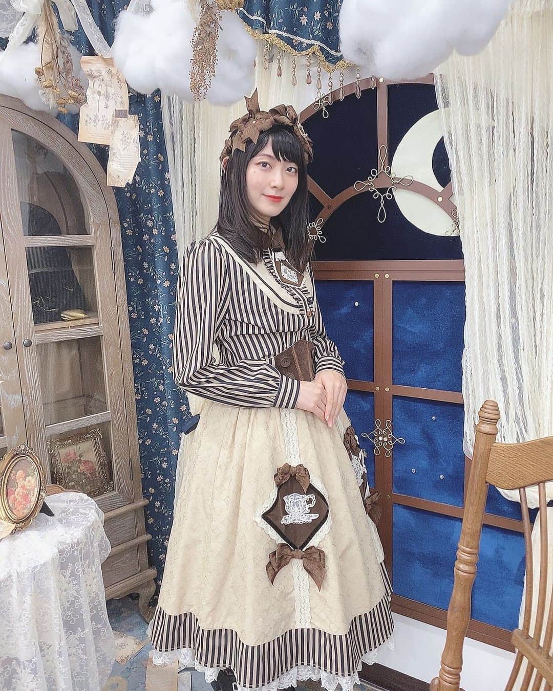 檜山沙耶のインスタグラム：「星箱Worksさんの展示会へ行ってきました！ カフェをイメージしたお洋服☕️とても可愛かったです  #hoshibakoworks #秋冬 #lolitafashionstyle」