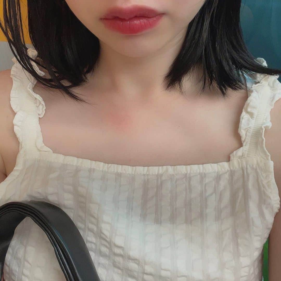 大枝瑞希のインスタグラム：「⁡ 久々に @hm で可愛いの見つけた🤍 (でもkids size笑) ⁡ そして、幼馴染からお誕生日プレゼントでもらった @chanel.beauty リップが可愛すぎてお気に入り❤️‍🔥 ⁡ ⁡」