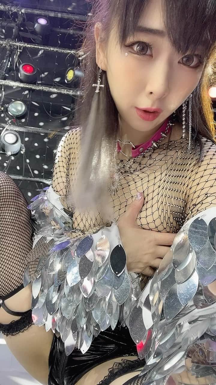 原美織のインスタグラム：「🤘🏻❤️‍🔥」