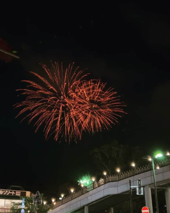 平井亜実のインスタグラム：「今年初の花火🎇 たまたま見れた😍  #夏#花火#軽井沢」