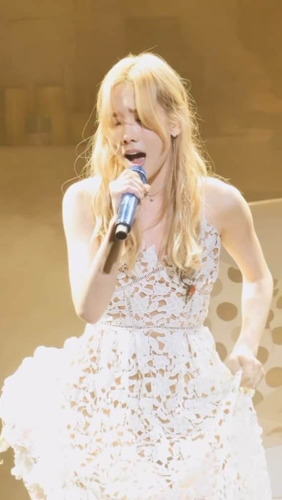 TAEYEONのインスタグラム：「UR~🤍🪽  @taeyeon_ss  #태연 #TAEYEON」