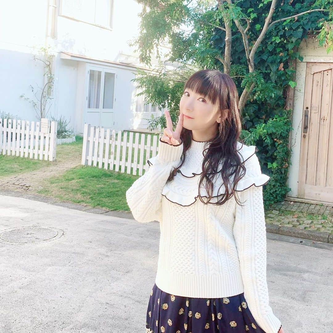 堀江由衣のインスタグラム：「.  夏休み記念その29♪  冬服の撮影♪ このニットでも寒い時があったなんて、信じられない！」