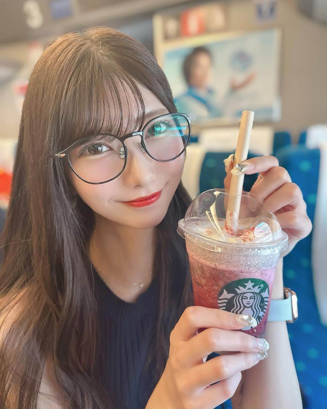 山広美保子さんのインスタグラム写真 - (山広美保子Instagram)「スイカ好き🍉 . . . . .  #カフェ #cafe #コーヒー #coffee #ニット #ライダース　#甘辛コーデ #カーディガン #starbucks #スターバックス #私服 #全身コーデ #アイドル #idola #lucu #cantik #ไอดอล  #follow #フォロワー募集中 #いいね返し #乃木坂46 #乃木坂46好きな人と繋がりたい #大人 #大人女子 #大人女子コーデ #デニム #スイカ #西瓜  #スタバカスタム #ノースリーブ」8月17日 21時25分 - yamahiromihoko