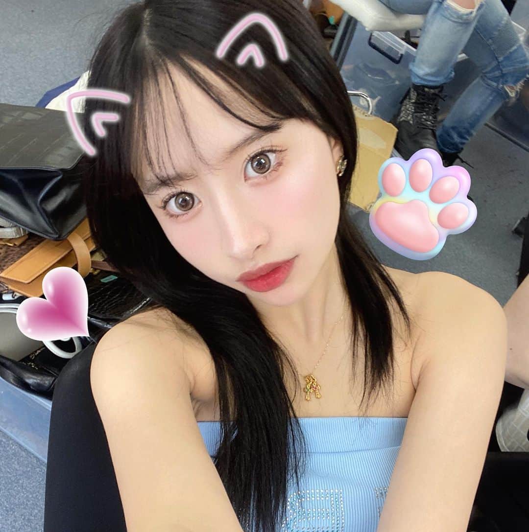 藤川らるむのインスタグラム：「このカラコン色素薄くて可愛いの🎀• - •̥🎀」