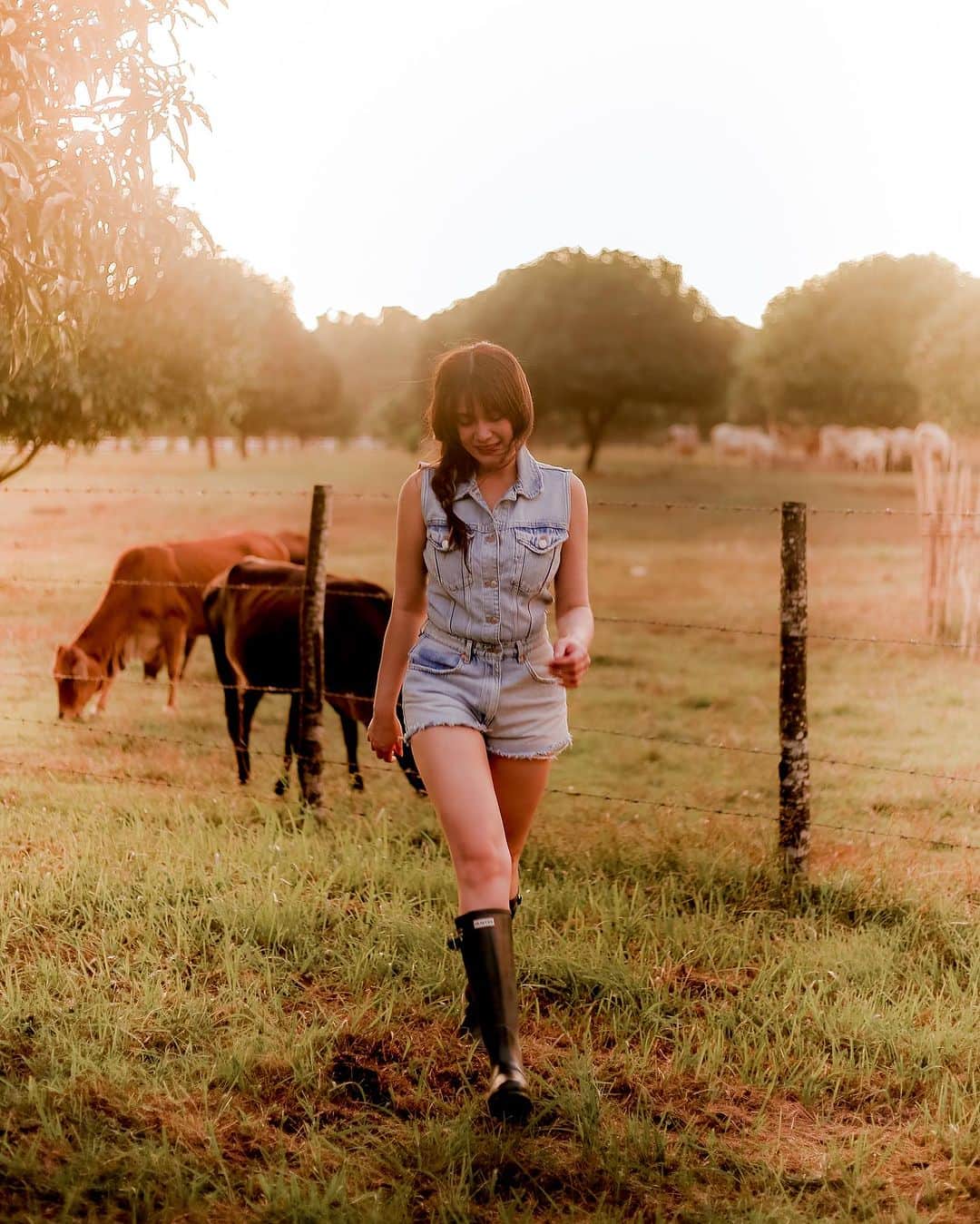 ベア・アロンゾのインスタグラム：「Missing our farm a little extra today. I am very proud to be a farmer and advocate for sustainability. I became interested in it when we invested in this piece of land. We started learning from organic farming to minimal to zero waste farming. There is still a lot to learn, but it is indeed a very fulfilling job.  And I am happy that people are becoming more aware of sustainability's importance in protecting our planet.  We need to support brands and companies that advocate for this movement, too, like BPI, with paperless banking and their efforts for sustainability.  @officialbpi」