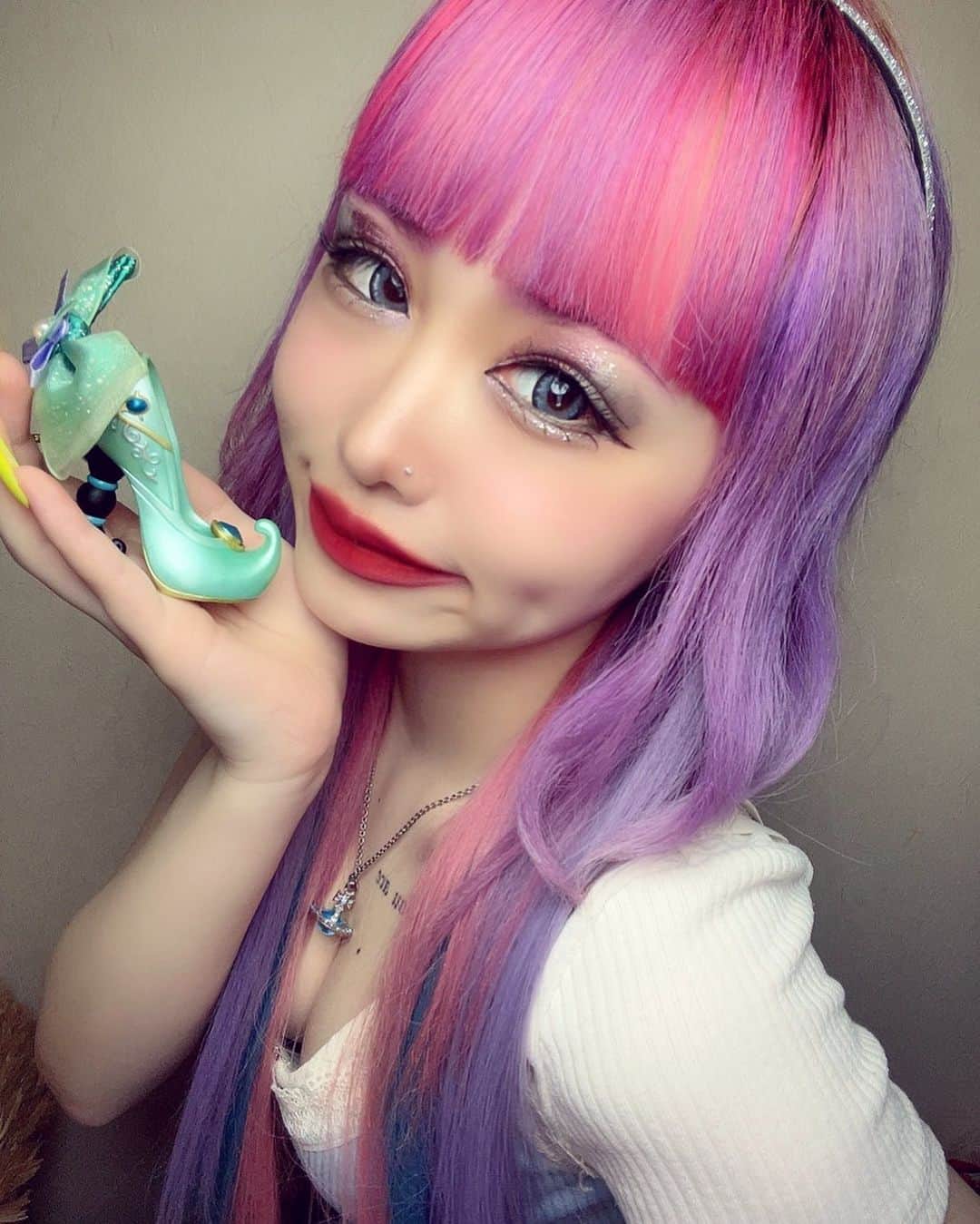 MANAのインスタグラム：「･ 最近、ディズニープリンセスのカラーで メイクするのハマってるの🏰👑❤️ ･ ･ ･ #ディズニープリンセス  #ディズニー  #メイク  #makeup  #プリンセス  #instagram  #instafashion  #instamood」