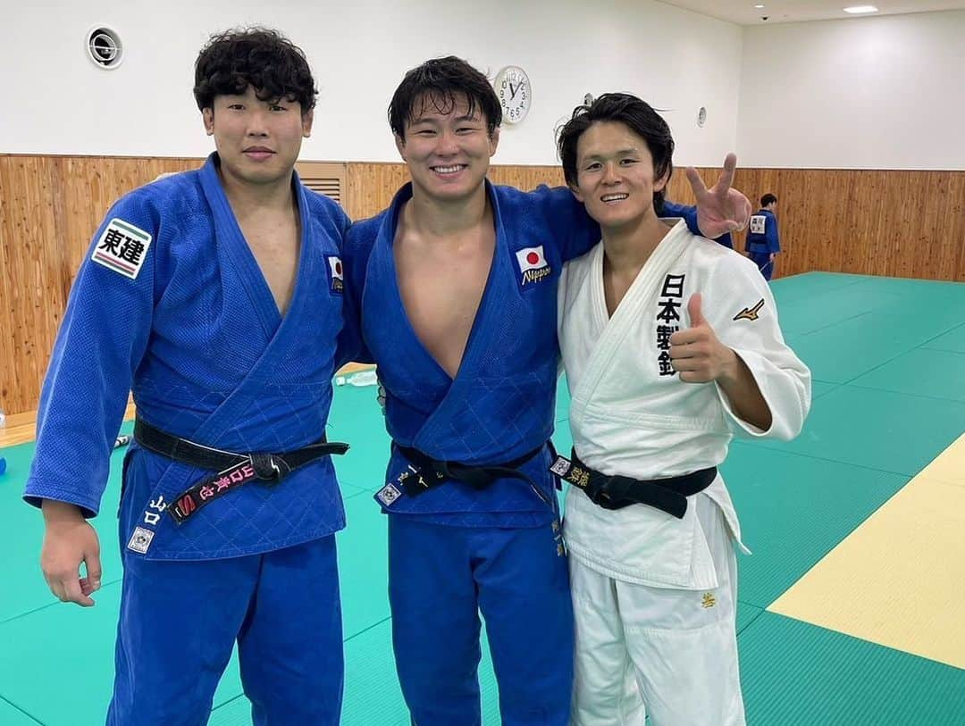 向翔一郎さんのインスタグラム写真 - (向翔一郎Instagram)「大学４年のこの合宿の前に寮を破門になって、約７年越しに軽井沢合宿に参加してきました！笑 社会人になってまでこのきつい合宿に自分から参加するとは思わなかった😂 お陰で8キロのダイエットに成功しました！ 色々懐かしい事がありすぎてキツすぎたけどあっという間でした！ そして声を大にして言わせて下さい！日大は最高です！さあみなさん大学は日大へ😏  #金野潤  #脇固め #蟹挟み」8月17日 21時31分 - shoichiro_mukai