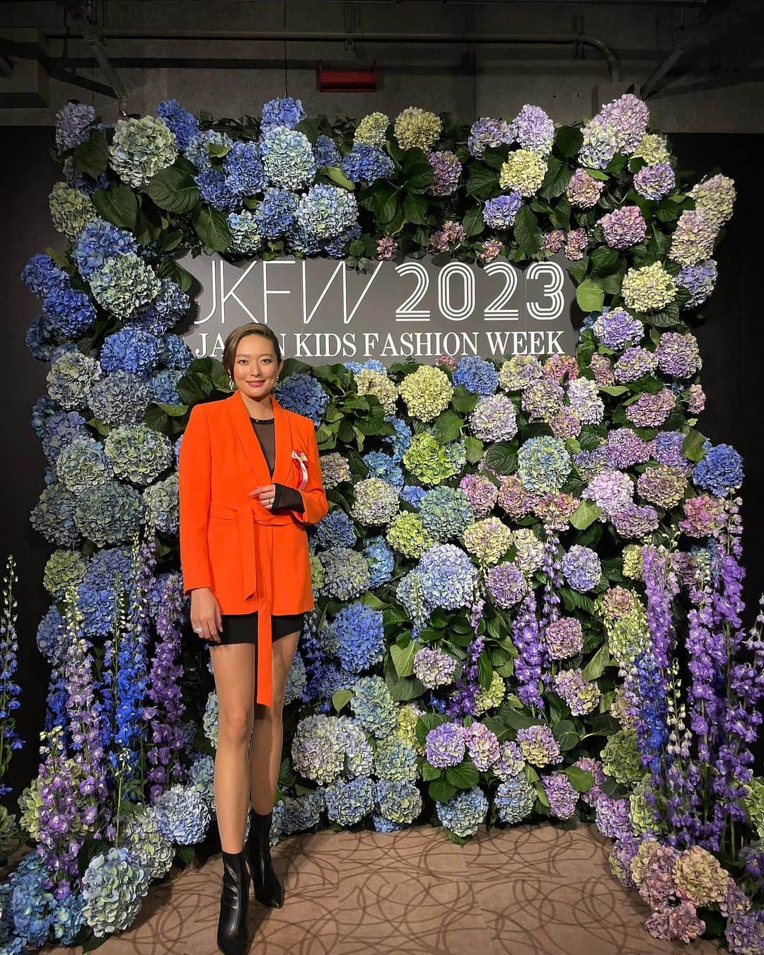 のインスタグラム：「Japan Kids Fashion Week 2023 第1回目から特別講師を務めさせていただき、今年で3度目の開催となりました。 子供達の夢が詰まったファッションウィークに関わらせていただき、感謝しております☺️🤍 グランプリの子はパリに向けて、今回受賞に至らなかった子供達もこれからもたくさん練習し、夢を叶えてほしいと思っています。  OMGモデルアカデミーは、そんな子供たちを応援します。  My agency OMG Models supports @japankidsfashionweek . #モデル#キッズモデル#パリコレ」