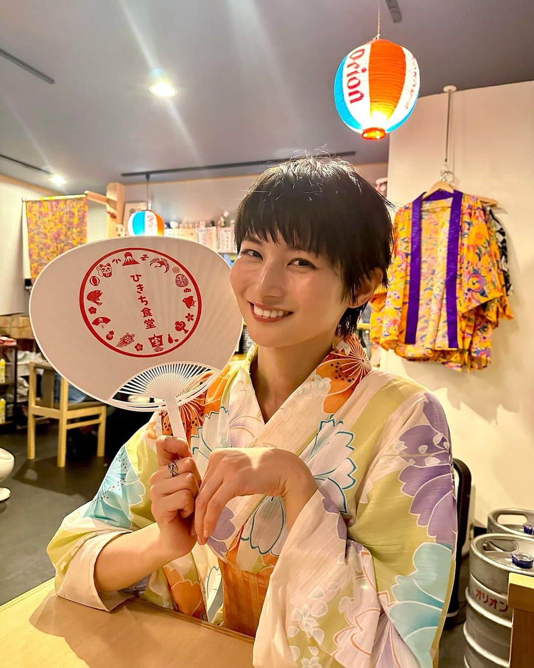 大島璃乃さんのインスタグラム写真 - (大島璃乃Instagram)「桐生帰ったときの思い出たち🫶 ①炭火焼TORAさんの作業場の壁激かわ❤️‍🔥 屋上にもお邪魔させていただきありがとうございました🙇‍♀️ ②帰ったら必ず行くひきち食堂さん🏖️ ③桐生駅前でゾウさん親子発見⁉️🐘 ④初めての原液ココナッツジュース🥥 ⑤店主の着てたTシャツナイキのマークが コーヒ豆なのかわいかった🫘NORRY’S COFFEE ☕️  ⑥HI/DINER さんのわんちゃんふわふわ🐶 ⑦父と乾杯🍻 ⑧父と一緒にDJイベント🎧 ⑨高校時代のお友達とお出かけ🎶 いつも運転ありがとう🚗 ①⓪ひさびさポテトうま過ぎる🍟  桐生のみんなあたたかい❤️‍🔥 いつも応援ありがとうございます😊 また帰ったときはお邪魔しまーす！！！  #群馬 #群馬観光 #群馬グルメ  #桐生 #桐生市 #炭火焼きtora #ひきち食堂  #桐生駅 #norryscoffee #コーヒー  #桐生カフェ #hidiner #乾杯 #ビール  #dj #djイベント #コナズ珈琲 #カフェ  #gunma #kiryu」8月17日 21時36分 - oisland_rino25