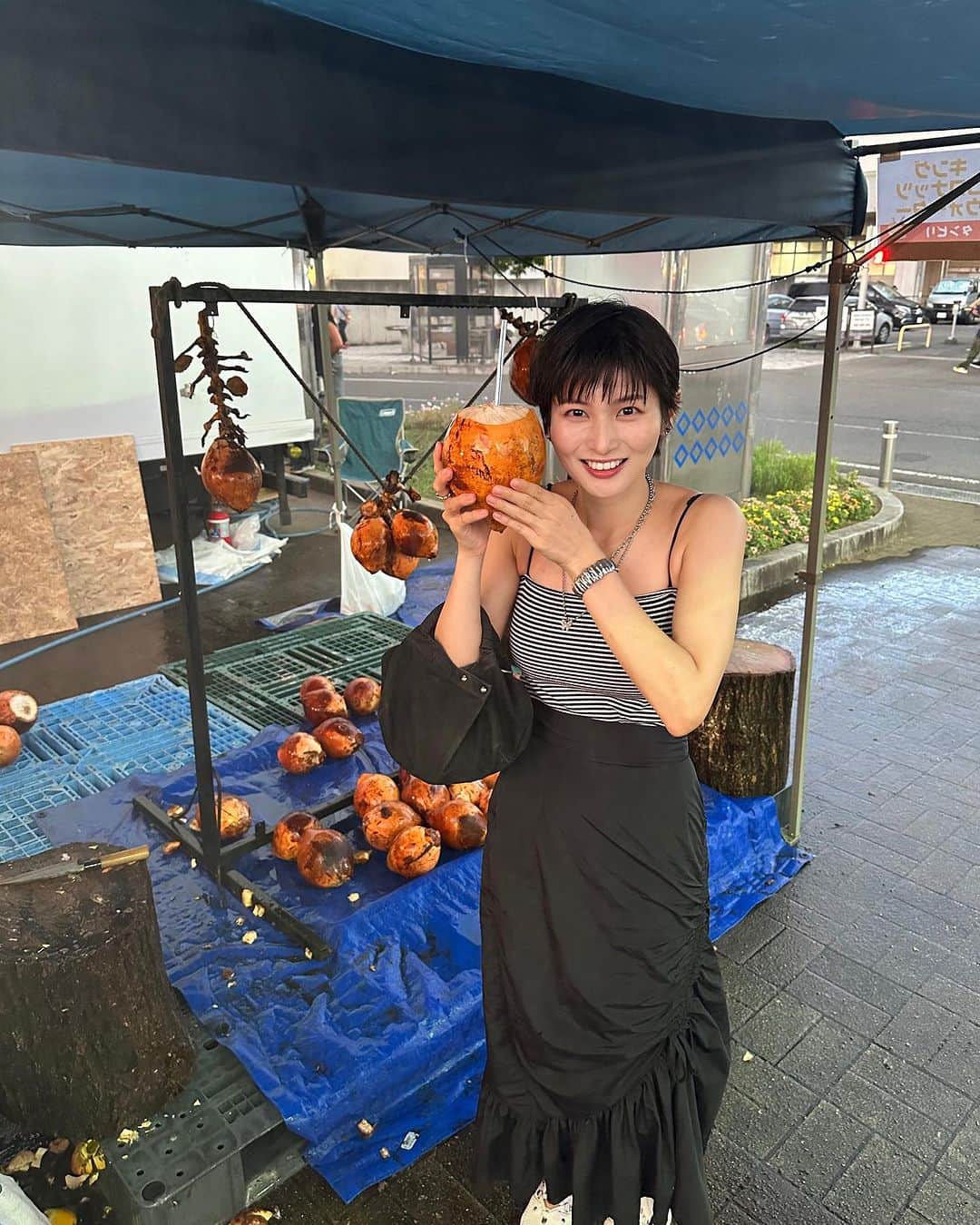 大島璃乃さんのインスタグラム写真 - (大島璃乃Instagram)「桐生帰ったときの思い出たち🫶 ①炭火焼TORAさんの作業場の壁激かわ❤️‍🔥 屋上にもお邪魔させていただきありがとうございました🙇‍♀️ ②帰ったら必ず行くひきち食堂さん🏖️ ③桐生駅前でゾウさん親子発見⁉️🐘 ④初めての原液ココナッツジュース🥥 ⑤店主の着てたTシャツナイキのマークが コーヒ豆なのかわいかった🫘NORRY’S COFFEE ☕️  ⑥HI/DINER さんのわんちゃんふわふわ🐶 ⑦父と乾杯🍻 ⑧父と一緒にDJイベント🎧 ⑨高校時代のお友達とお出かけ🎶 いつも運転ありがとう🚗 ①⓪ひさびさポテトうま過ぎる🍟  桐生のみんなあたたかい❤️‍🔥 いつも応援ありがとうございます😊 また帰ったときはお邪魔しまーす！！！  #群馬 #群馬観光 #群馬グルメ  #桐生 #桐生市 #炭火焼きtora #ひきち食堂  #桐生駅 #norryscoffee #コーヒー  #桐生カフェ #hidiner #乾杯 #ビール  #dj #djイベント #コナズ珈琲 #カフェ  #gunma #kiryu」8月17日 21時36分 - oisland_rino25