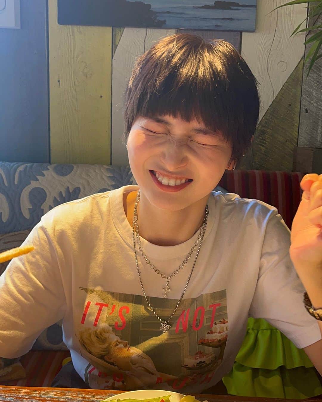 大島璃乃さんのインスタグラム写真 - (大島璃乃Instagram)「桐生帰ったときの思い出たち🫶 ①炭火焼TORAさんの作業場の壁激かわ❤️‍🔥 屋上にもお邪魔させていただきありがとうございました🙇‍♀️ ②帰ったら必ず行くひきち食堂さん🏖️ ③桐生駅前でゾウさん親子発見⁉️🐘 ④初めての原液ココナッツジュース🥥 ⑤店主の着てたTシャツナイキのマークが コーヒ豆なのかわいかった🫘NORRY’S COFFEE ☕️  ⑥HI/DINER さんのわんちゃんふわふわ🐶 ⑦父と乾杯🍻 ⑧父と一緒にDJイベント🎧 ⑨高校時代のお友達とお出かけ🎶 いつも運転ありがとう🚗 ①⓪ひさびさポテトうま過ぎる🍟  桐生のみんなあたたかい❤️‍🔥 いつも応援ありがとうございます😊 また帰ったときはお邪魔しまーす！！！  #群馬 #群馬観光 #群馬グルメ  #桐生 #桐生市 #炭火焼きtora #ひきち食堂  #桐生駅 #norryscoffee #コーヒー  #桐生カフェ #hidiner #乾杯 #ビール  #dj #djイベント #コナズ珈琲 #カフェ  #gunma #kiryu」8月17日 21時36分 - oisland_rino25