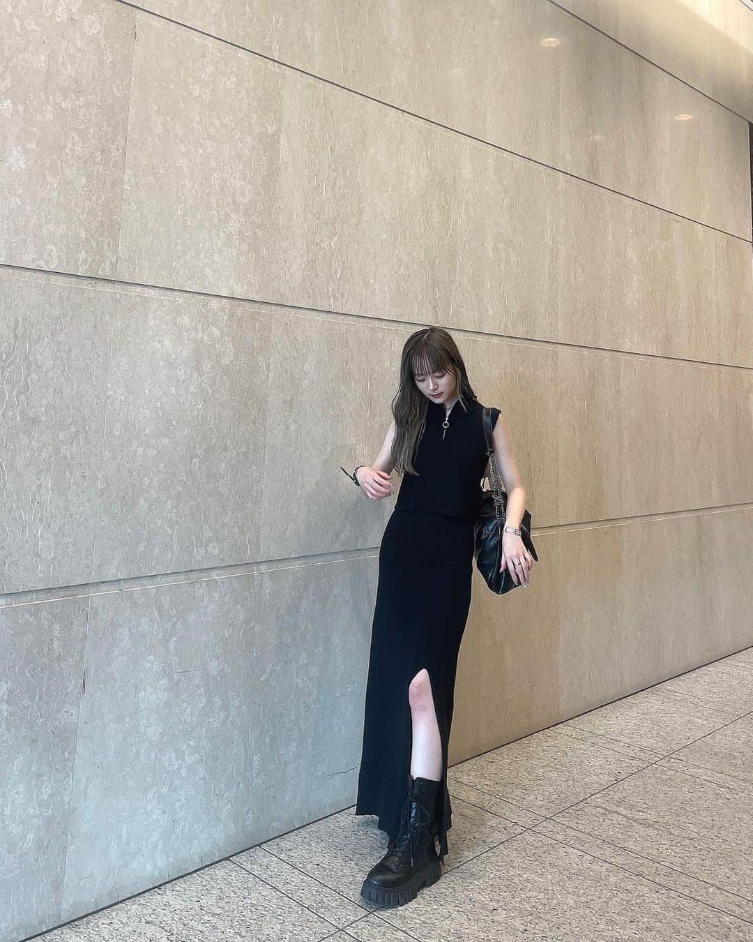 宇井優良梨のインスタグラム：「Setup🖤 @emoda_official  #emoda #uiimode #uiiblack」