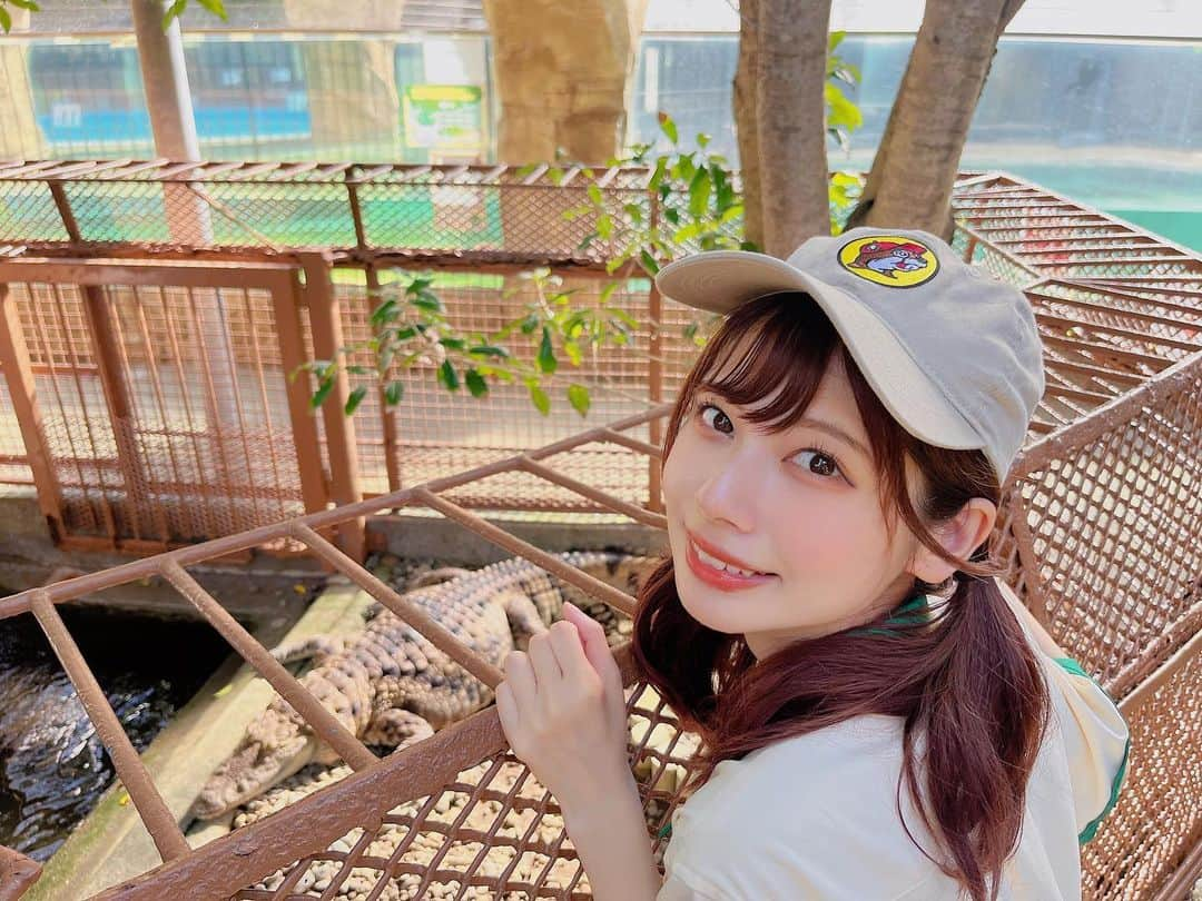 鹿目凛のインスタグラム：「ずっと行きたかった バナナワニ園に行ってきた🍌🐊  コーデもバナナワニ園に 合わせたんだ〜💛💛💛💛  ワニ好きな私、感動！！！！  #でんぱ組inc #鹿目凛 #ぺろりん #アイドル #熱川 #熱川バナナワニ園  #バナナワニ園 #バナナ #ワニ #夏 #夏休み #家族 #旅行」