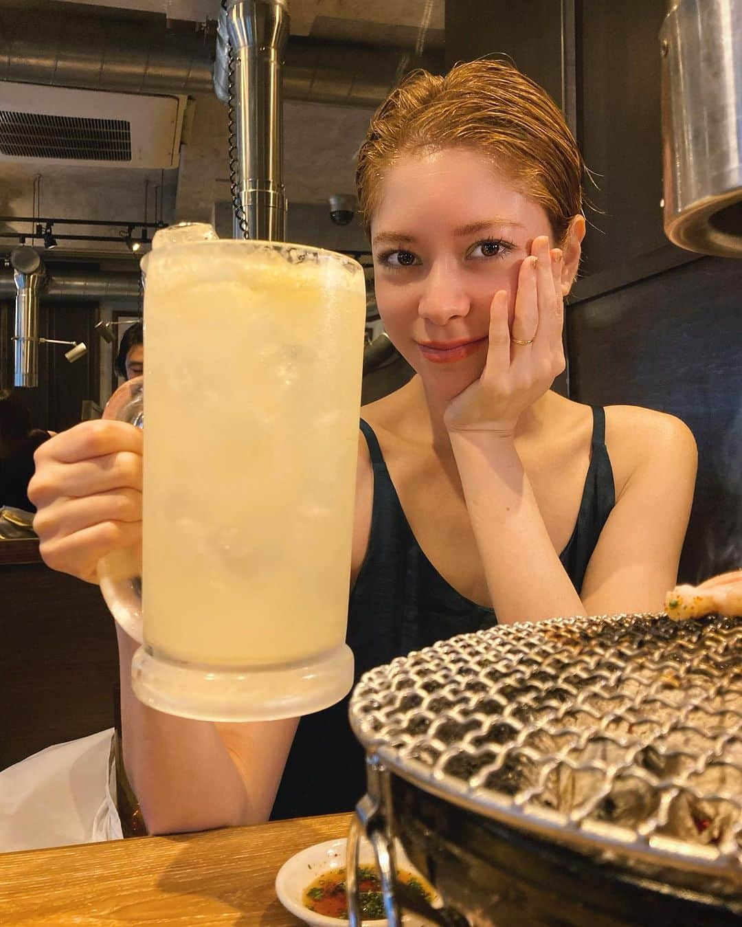 工藤ジェニファー茉侑さんのインスタグラム写真 - (工藤ジェニファー茉侑Instagram)「レモンサワー🍋GIGAジョッキと焼肉🥩🍺くーっっ😚🤤  @ushigoronakameguro  レモンサワーも6種類くらい？他サワー系やお酒の種類も豊富🥰珍しいホルモン刺し(低温調理)も食べれる🙋‍♀️  ハッピーアワー有り☑️  #中目黒グルメ #炭火焼肉ホルモンうしごろ中目黒店 #PR  #焼肉　#yakiniku #焼肉ディナー  #ginza #和食　#washoku #西麻布　#西麻布グルメ #酒スタグラム #グルメ女子 #グルメスタグラム #グルメ好きな人と繋がりたい #グルメな人と繋がりたい #恵比寿グルメ  #恵比寿 #六本木 #日本酒　#ビール #ビール女子　#うしごろ #銀座グルメ  #銀座ランチ #銀座　#レモンサワー　#バイスサワー　@ushigoro_yakiniku @ushigoro_yakiniku6884 @ushigoro_shibuya @ebisu.ushigorobambina」8月17日 21時48分 - jennifermayu_s