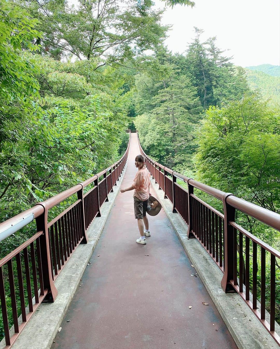 木原さとみさんのインスタグラム写真 - (木原さとみInstagram)「#夏休み　だいぶ涼しい〜　気持ちいい #自然を楽しむ  #秋川渓谷　高校の時、地層を見に来た以来。 #いしぶね橋」8月17日 13時47分 - satop0704