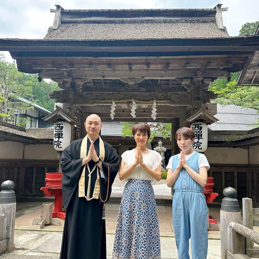 村井美樹さんのインスタグラム写真 - (村井美樹Instagram)「写経体験をさせていただいた宿坊寺院 #西禅院   現代画家の #木村英輝 さんの壁画がポップで艶やかで素敵でした✨  いつか宿坊にも泊まってみたいです☺️  衣装 トップス&スカート @cawaii_official_  @cawaii_zozotown」8月17日 14時04分 - miki_murai_