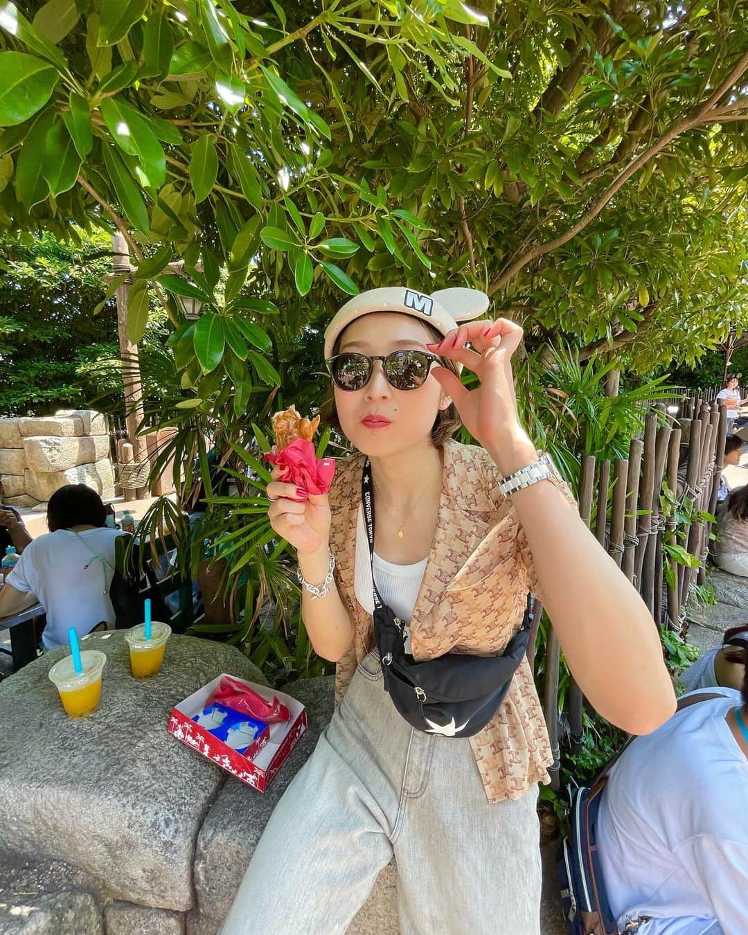 池江璃花子さんのインスタグラム写真 - (池江璃花子Instagram)「* OFFのオフショ📸 #チキン2個買い #全員優勝 #ケーキ直食べ #どこかの海 #TDC とりあえずポークライスロールの場所帰り道で見つけたからそれ食べるためにまた行きます。」8月17日 14時28分 - ikee.rikako