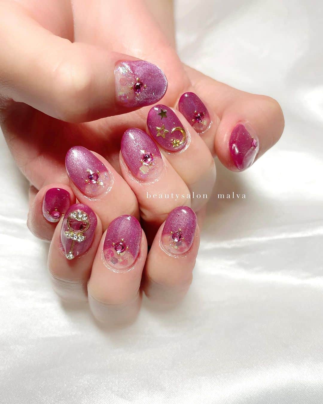 nailsalon malva（ネイルサロンマルヴァ）のインスタグラム：「【ムーンスタイル 〜選べる推しカラーカラーネイル〜】 でご予約可能🌙 ⁡ こちらはCカラーのパターンCの 深めフレンチバージョンです✨ 王道なピンクです🩷 ⁡ ⁡ ⁡ ↪︎ ネイルのケアと保証期間 ⁡ malvaのネイルはドライケア、カットスタイルも込みです。 保証期間は約4週間となります（※ご新規様は3週間となります）。 ⁡ ＿＿＿＿＿＿＿＿＿＿＿＿＿ ⁡ ⁡ 𝐛𝐞𝐚𝐮𝐭𝐲𝐬𝐚𝐥𝐨𝐧 𝐦𝐚𝐥𝐯𝐚⠀ 📍明治神宮前駅｜原宿駅　徒歩𝟑分 ⠀ 💬ご予約やお問い合わせ 𝐋𝐈𝐍𝐄から承っております @ 𝐦𝐚𝐥𝐯𝐚 ⁡ お気軽にご連絡ください♡ ⁡ ⁡ ＿＿＿＿＿＿＿＿＿＿＿＿＿＿ ⁡ ▸ジェルネイル｜スカルプ｜ネイルケア ▸まつげカール｜まつげエクステ｜ワンホンエクステ ▸ハーブよもぎ蒸し ▸ワックス脱毛 ⁡ \ アシスタント募集中💁‍♀️ / ⁡ ▸リモート可オンラインの画像動画制作アシスタント ▸サロンワーク全般アシスタント ⁡ ⁡ #マグネットネイル #ピンクネイル #マグネットフレンチネイル  #ガーリーネイル #malva #malvaネイル  #ショートネイル #大人可愛いネイル  #ネイル #原宿ネイル #ピンクマグネットネイル  #表参道ネイル #東京ネイルサロン　#明治神宮前ネイル #新宿ネイル #千駄ヶ谷ネイル  #harajukunails #tokyonails #tokyonailsalon ⁡」