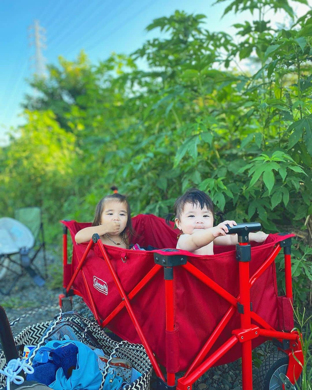 齋藤美波さんのインスタグラム写真 - (齋藤美波Instagram)「🌞🌞🌞 ・ この夏だいぶお世話になってます この日焼け止めクリーム🦁 ・ ▶︎▶︎▶︎【 @baby_born_jp 】 ・ よく売ってる日焼け止めと違って 肌白くならないし滑らかで塗りやすくて なんといってもボディミルクのように いい匂いいなの🥹🌼 ・ 動物由来香料を使ってない完全なる無添加で SPF50+ PA++++と高いUVブロック力が あるから肌にも優しいし子供に罪悪感なく 使える本当に私がおすすめ出来る 日焼け止めクリームです🧴✨ ・ ウチはおチビが2人いるから この日焼け止めクリームはだいぶ 重宝してる🌞🧴 ・ もう夏後半戦に入ってきたけど 湘南に住んでるからまだまだずっと... いや、一年中太陽さんとお友達なので 引き続き愛用品ですな🌞🤎笑 ・ ・ この商品よく見かけるんだけど カリスマエステティシャンで1児のママである #高橋ミカ さんとモデルの4児ママである #東原亜希 さんが開発した日焼け止めクリームだそうで👏🏽 子育て経験してる人が開発したものだから 信頼性抜群だよね〜 ・ 楽天ランキング1位にも入賞したみたい🤍 ・ パッケージもライオンさんで 可愛い🦁🧡 ・ ・ ・ まだまだ日差し強いから お外遊びするときは家出る前行に 塗ってくよー❣️ ・ ・ #BABYBORN #mishiilist #baby_born_jp #SPF50+/PA++++ ・ #ベビースキンケア#日焼け止めミルク#日焼け止めクリーム#ウォータープルーフ#ミッシーリスト#紫外線対策#日焼け対策#親子で使える#出産準備#新米ママ#赤ちゃんのいる暮らし#赤ちゃんのいる生活#湘南住み#海のある生活#4児ママ#東原亜希#高橋ミカ#ベビーボーン#アンバサダー」8月17日 14時57分 - saito373minami