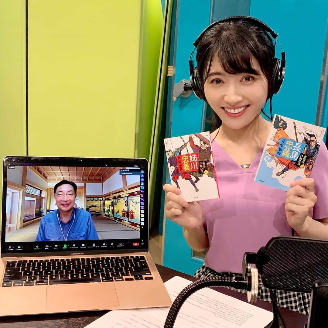 久保井朝美さんのインスタグラム写真 - (久保井朝美Instagram)「🏯 小学館ポッドキャスト「本の窓」 本日、公開されました🤗 https://t.co/nYj3Ngdyb6  尊敬する城郭考古学者 千田嘉博先生との 楽しい楽しいお城トークです✨  井原忠政先生の 人気戦国合戦シリーズ 『北近江合戦心得』📚  今回のテーマは 第1巻「姉川忠義」です😊  ということで 小谷城や虎御前山城 姉川の戦いについて 熱く対談しています🔥  休憩時間や収録の前後も 話が止まらないほど 盛り上がりました😆😆😆  進行は小説を担当している 小学館の富岡薫さん📖  お聴きいただけたら嬉しいです❤️ 戦国を味わいましょう😇  #本の窓 #小学館 #ポッドキャスト #井原忠政 #北近江合戦心得 #千田嘉博 #久保井朝美 #お城好き #戦国時代 #姉川の戦い #小谷城 #日本100名城」8月17日 15時14分 - asami_k920