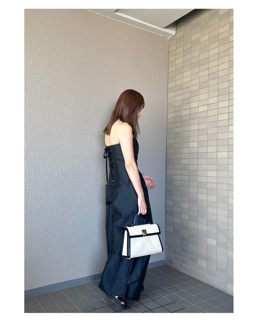 高山直子のインスタグラム：「🖤🖤🖤 アイテムはタグ付けしてます🏷️ 秋冬用に新調したバッグが超可愛い🥺 @cafune.official」
