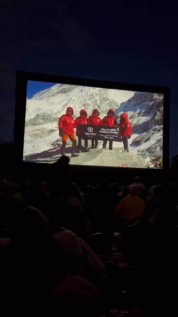 のインスタグラム：「Tenson is a proud sponsor of Banff OPEN AIR 🙏❤️  🌌🏞️ Get ready for a night of wonder! Banff OPEN AIR presents mountain films under the stars this August in Stockholm, Göteborg, and Oslo. An outdoor cinema experience like no other! 🎬🌠   The film ”If you give a beach a bottle” is one out of 9 films on this years OPEN AIR program. Inspired by a picture book, Max Romey heads to a remote beach on Alaska’s coastline in search of marine debris. What he finds is a different story altogether.   Banff OPEN AIR =  ✅ Outdoor cinema in the park  ✅ Free for all!  ✅ Films selected from last years tour.   2023 upcoming tour stops: Slottsskogen, Gothenburg 19th of August Tøyenparken, Oslo 26th of August  For all details see link in our bio.  #tenson #theswedishoutdoorbrand」