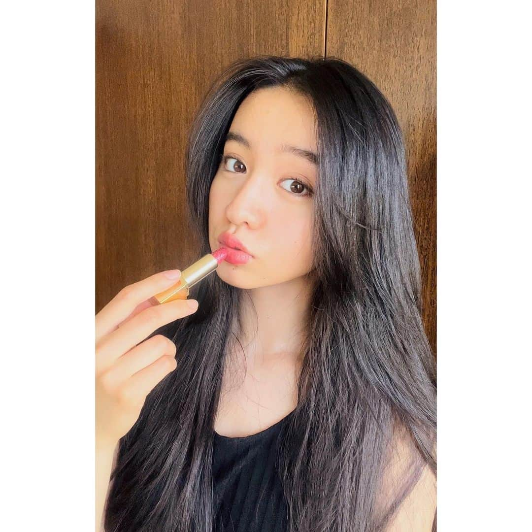 kokiさんのインスタグラム写真 - (kokiInstagram)「@esteelauder @esteelauderjapan  #esteemodel #esteelauder   今日のメーク🥰  アイシャドウ ピュアカラーエンヴィ　キャンディグロウ エレガントでピュアなルックが楽しめるとても綺麗なパレットです！細かいラメが目元を明るくしてくれます☺️  リップ ピュアカラーエンヴィリベリアスローズ　 暖かみのあるピンクがとても素敵です💓  ファンデーション ダブルウェアシアーメークアップ デザートベージュ12  私が愛用しているファンデーションです！　 とても薄くナチュラルに付ける事が出来て、SPF 20/ PA ++ も含まれているので完璧なファンデーションです🥰」8月17日 15時30分 - koki