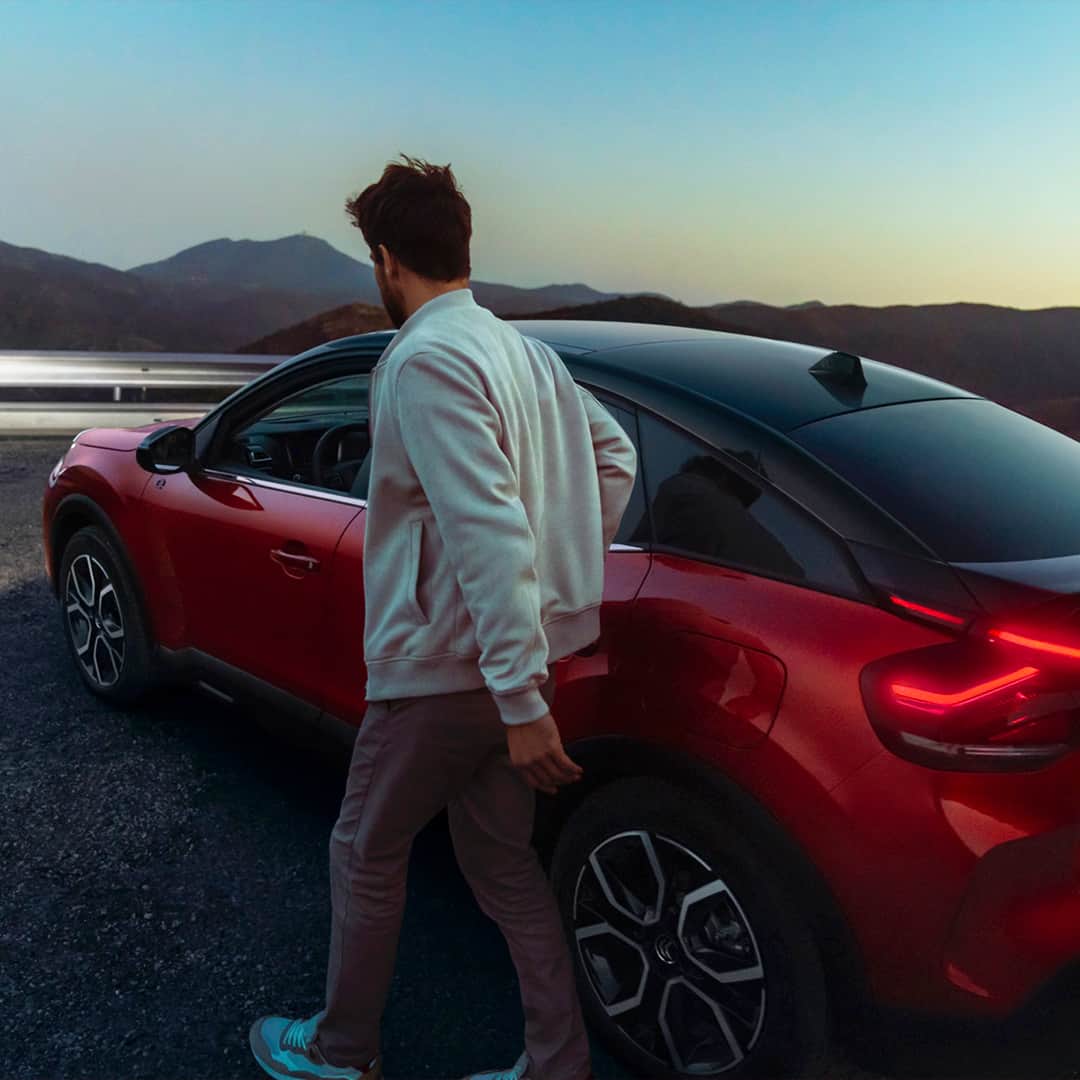 Citroënのインスタグラム：「Looking forward to the return journey #CitroënËC4」