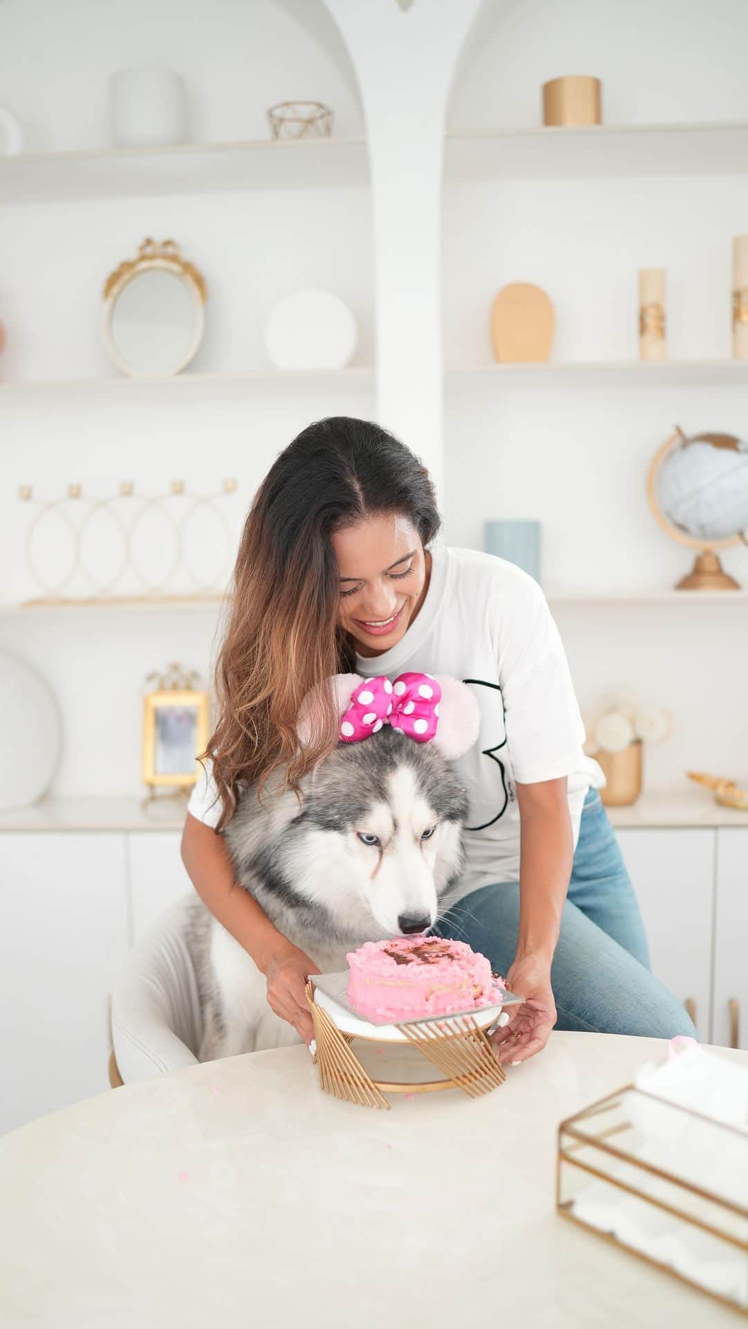 Aakriti Ranaのインスタグラム：「Happy birthday to my cutie! I might not fly down to surprise most of the hoomans in my life but I had to do it for him 😋 Shadow came right before we lost mom and this doggo has been such a blessing for all of us. Even while going through so much pain, he made us smile everyday. Forever grateful to god for this little Angel ❤️ Happy 3rd Birthday Shadow! May you be the longest living doggo on earth 🌎   When is your pets birthday and how do you celebrate? Comment below and let me know❤️  #aakritirana #birthdayboy #happybirthday #happiness #dogsofinstagram #family #dogvideos #husky #reelsinstagram #surprise #birthdaysurprise #dogreels」