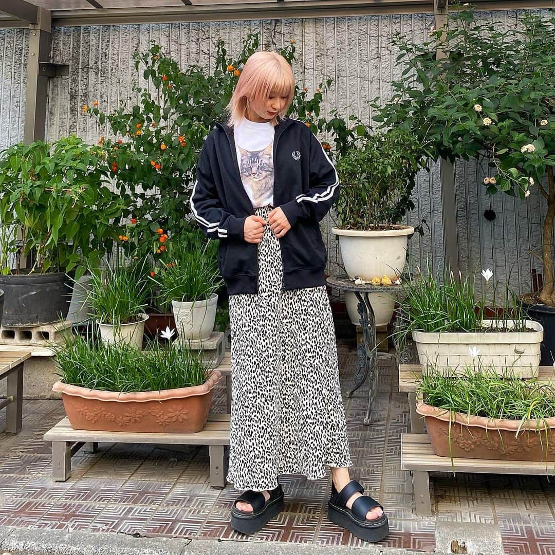 のインスタグラム：「#原宿シカゴ原宿店  ・ 🏃NEW ARRIVAL🏃  【トラックジャケット】  人気のadidas、NIKE、PUMAやその他ブランドも多数入荷しております😎  サイズ、カラバリも豊富ですので是非店頭でお試しください🙌！  【アクセス】 東京都渋谷区神宮前6-31-15 2F ℡03-6727-5505 営業時間 11時〜20時 JR原宿駅東口から徒歩3分 東京メトロ明治神宮前駅3番出口から徒歩2分 #トラックジャケット #トラック #ジャージ #長袖 #adidas #nike #puma #fredperry  #fyp #japantrip #japantravel #フルジョ#フルダン#下北沢#吉祥寺#京都 #原宿  #summer#fashion#harajuku#harajukuchicago#used#vintage #데일리룩 #옷스타그램」