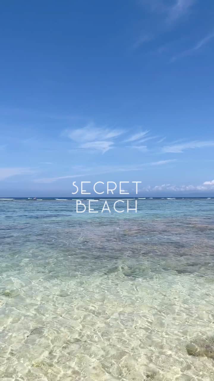 DJ YURiAのインスタグラム：「Secret Beach♡  #beach #okinawa #海水浴 #沖縄旅行 #家族旅行」