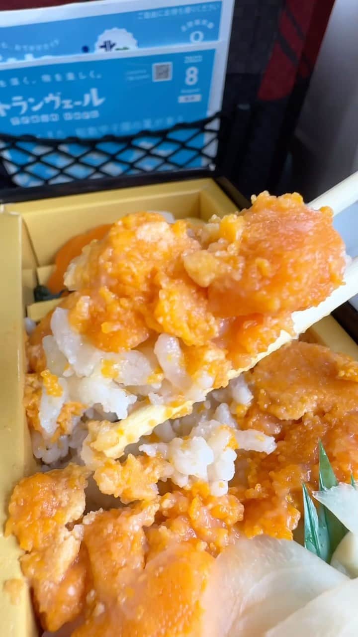 ケンティー健人のインスタグラム：「Sea urchin bento to eat on the train on the way home 🍱🚃」