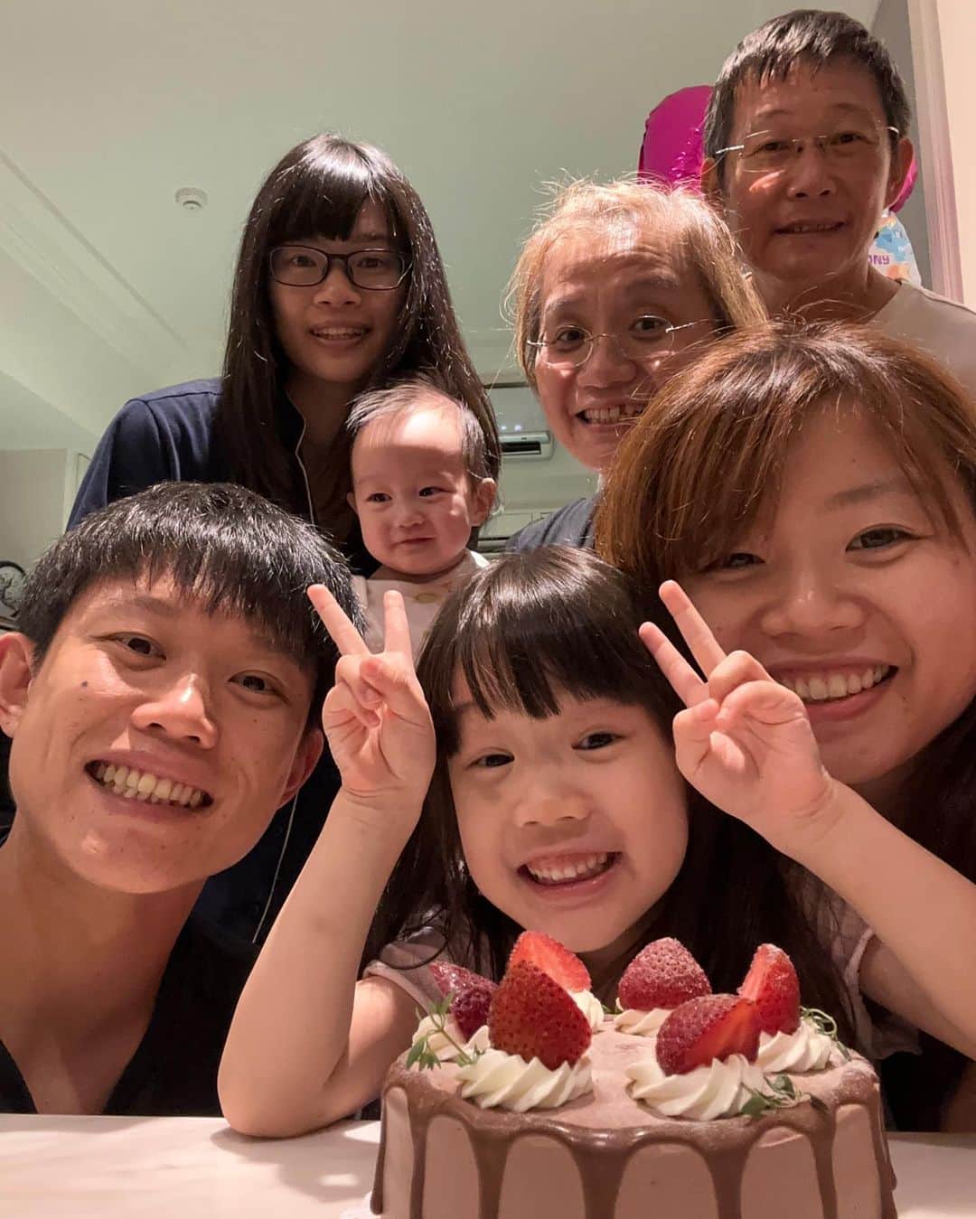 陳冠宇さんのインスタグラム写真 - (陳冠宇Instagram)「家裡的小公主5歲生日快樂🎂 🧒：終於能吃巧克力了😋」8月17日 22時08分 - kuanyu1029