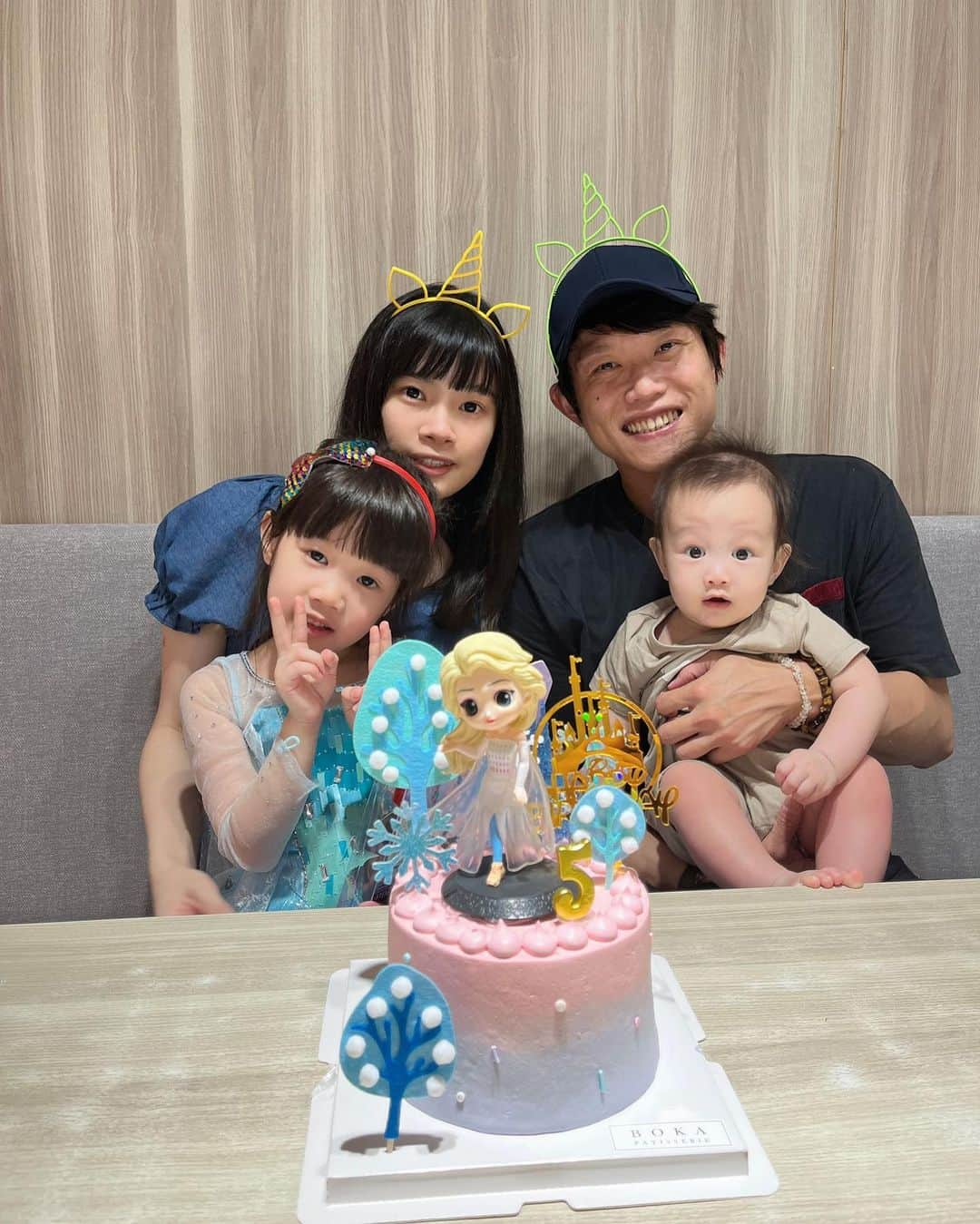 陳冠宇のインスタグラム：「家裡的小公主5歲生日快樂🎂 🧒：終於能吃巧克力了😋」