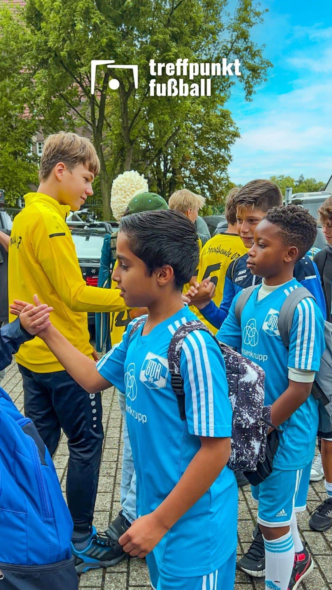 フィリップ・ラームのインスタグラム：「Stärkung von Ehrenamt und Amateursport für Teilhabe und Zusammenhalt in unserem Land – das ist das Ziel bei @treffpunkt.fussball. Vernetzung, gegenseitiges Lernen und Fördermittel für Vereine auf unserer Plattform. Geschichten wie das Jugendmannschaftstreffen zwischen VfL Sportfreunde 07 Essen & BV Altenessen zeigen Wirkung: Gemeinschaft, Abbau von Vorurteilen und gemeinsames Entdecken der Heimat! 💪🤝⚽ #2024unddu #treffpunktfussball #ehrenamt #engagement #vernetzung #jugend #essen #kinderstiftungessen」