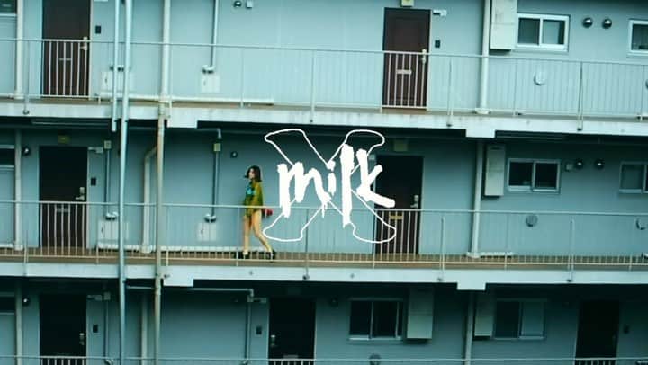 ギーセン珠理のインスタグラム：「【MILK X AUG COVER VIDEO】 @lala__takahashi  in MIU MIU FALL WINTER 2023 🪩  A DAY WITH LALA production, direction & styling > ester man videography & edit > julie giesen photography > sakura maya michiki makeup & hair > moeka kanehara  production & styling assistant > yui zhang casting > miko hsu, josiah & nacchi ma guest model > lala takahashi (donna) special thanks > Kohei Okada & Ansen   Thank you team!」