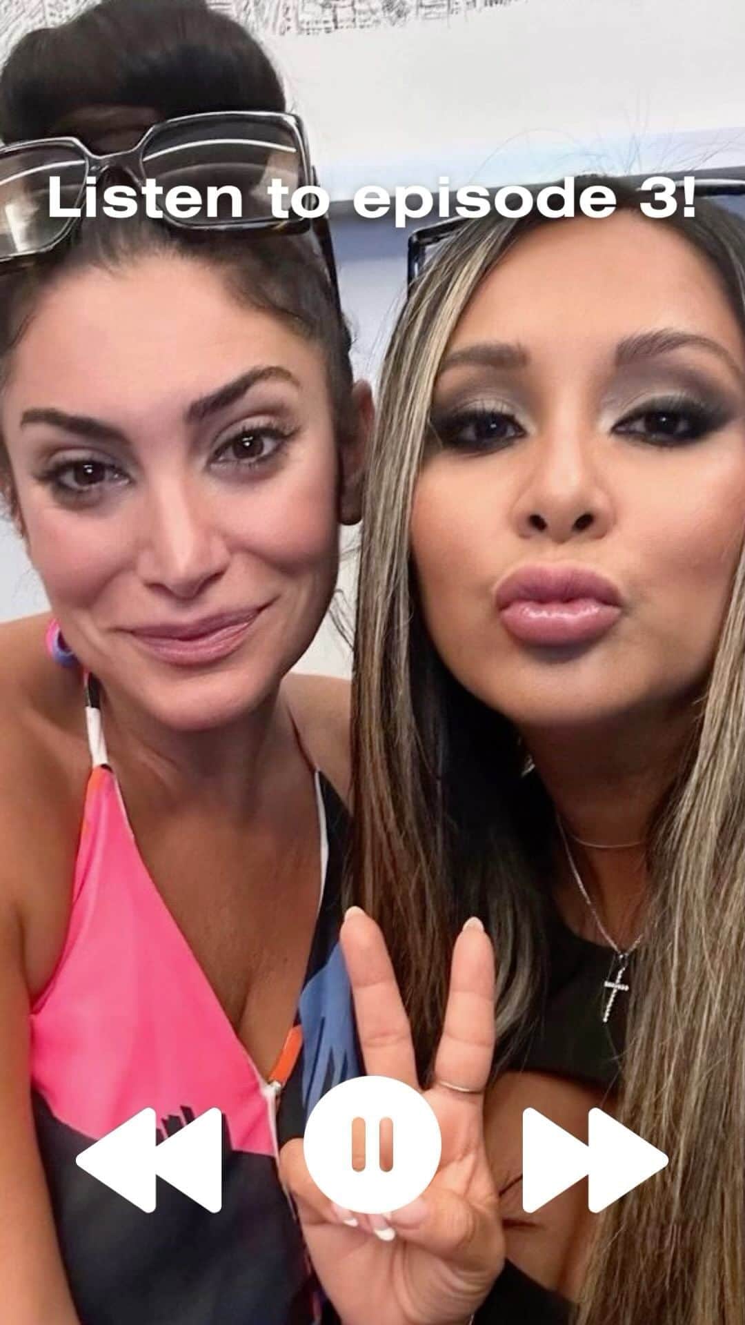 ディーナ・ニコール・コルテーゼのインスタグラム：「Episode 3 of The Meatball Pod out now!! We talk about Sam being back .. some behind the scenes stuff and  give you some never seen dren and meana stories Go listen .. click link in my story ! @themeatballpod」