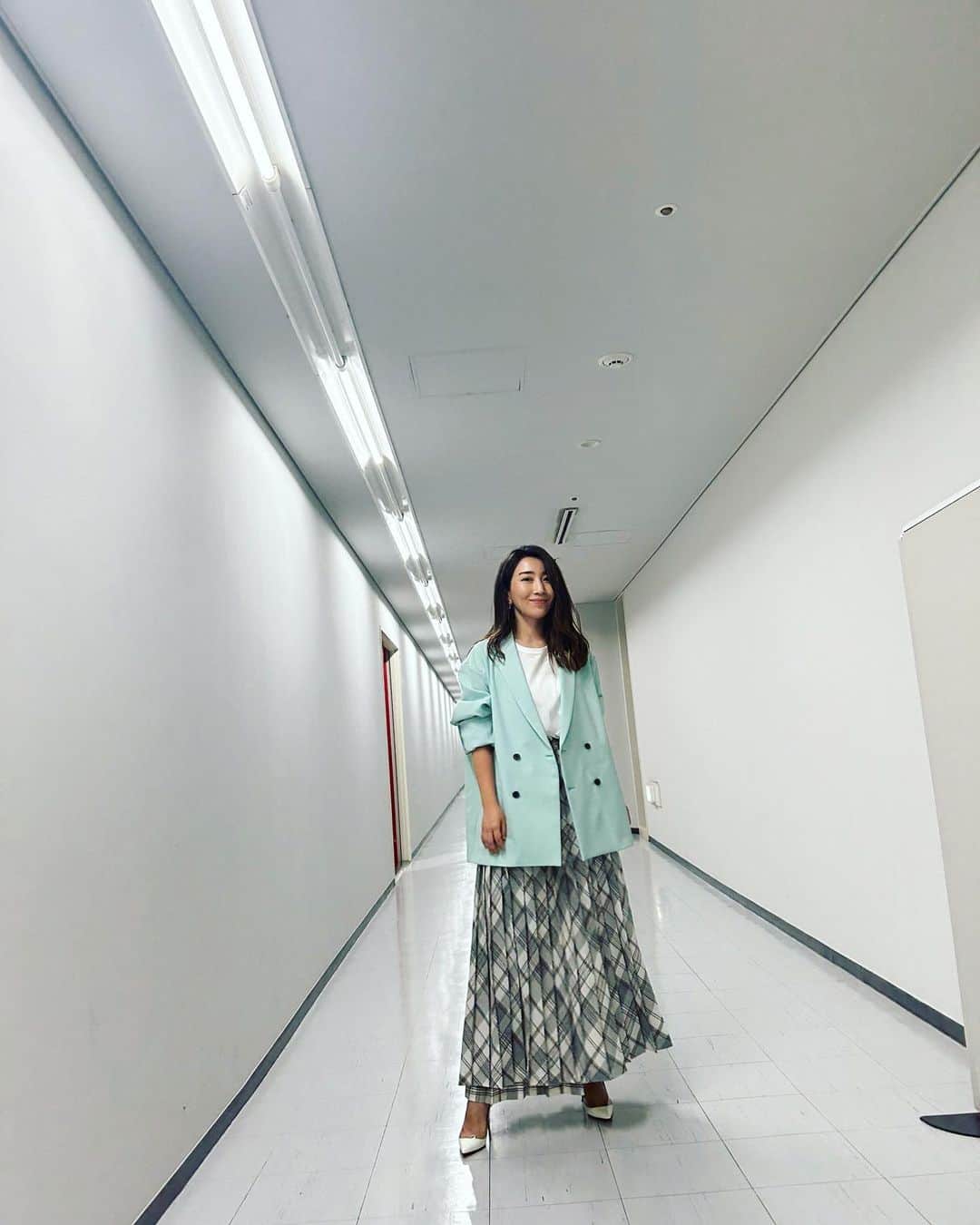 木嶋真優のインスタグラム：「今日の収録終わり📺 タイで激強マッサージでの絶賛揉み返し中ですが 今日もみなさんのおかげで楽しくお仕事終了🙌 ありがとうございました🩵 #衣装」