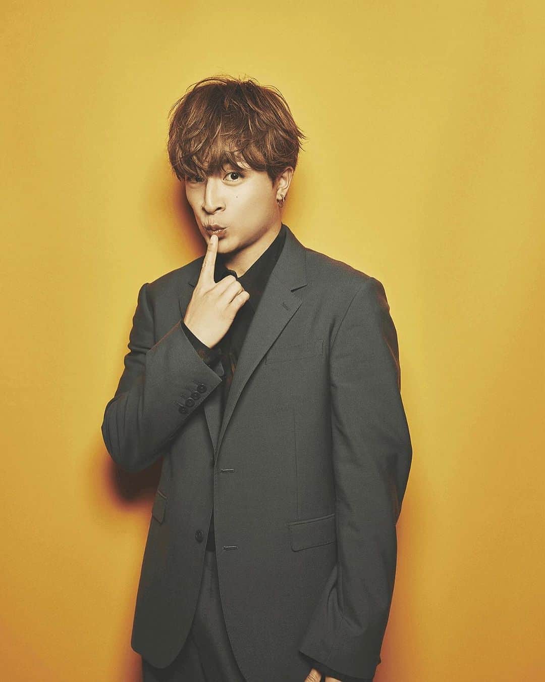 JJのインスタグラム：「♡GENERATIONSさんのオフショットを公開♡  GENERATIONSさんが本人役として出演したホラー映画『ミンナのウタ』が絶賛上映中🫶  結成10周年の秘話や10年後についてなど、記事の内容が盛りだくさん🌟 JJnetでしか見られないマネージャーさん撮影のオフショットも公開中💕レアなカットが揃っていますので、ぜひチェックしてみてください😉  インタビュー記事はトップ画面のリンクおよびストーリーズからご覧いただけます👀❣️  #GENERATIONS #DREAMERS #白濱亜嵐 #亜嵐さんが可愛すぎる #片寄涼太 #涼太さんが可愛すぎる #数原龍友 #小森隼 #隼さんが可愛すぎる #佐野玲於 #玲於さんが可愛すぎる #関口メンディー #メンディさんが可愛すぎる #中務裕太 #裕太さんが可愛すぎる」