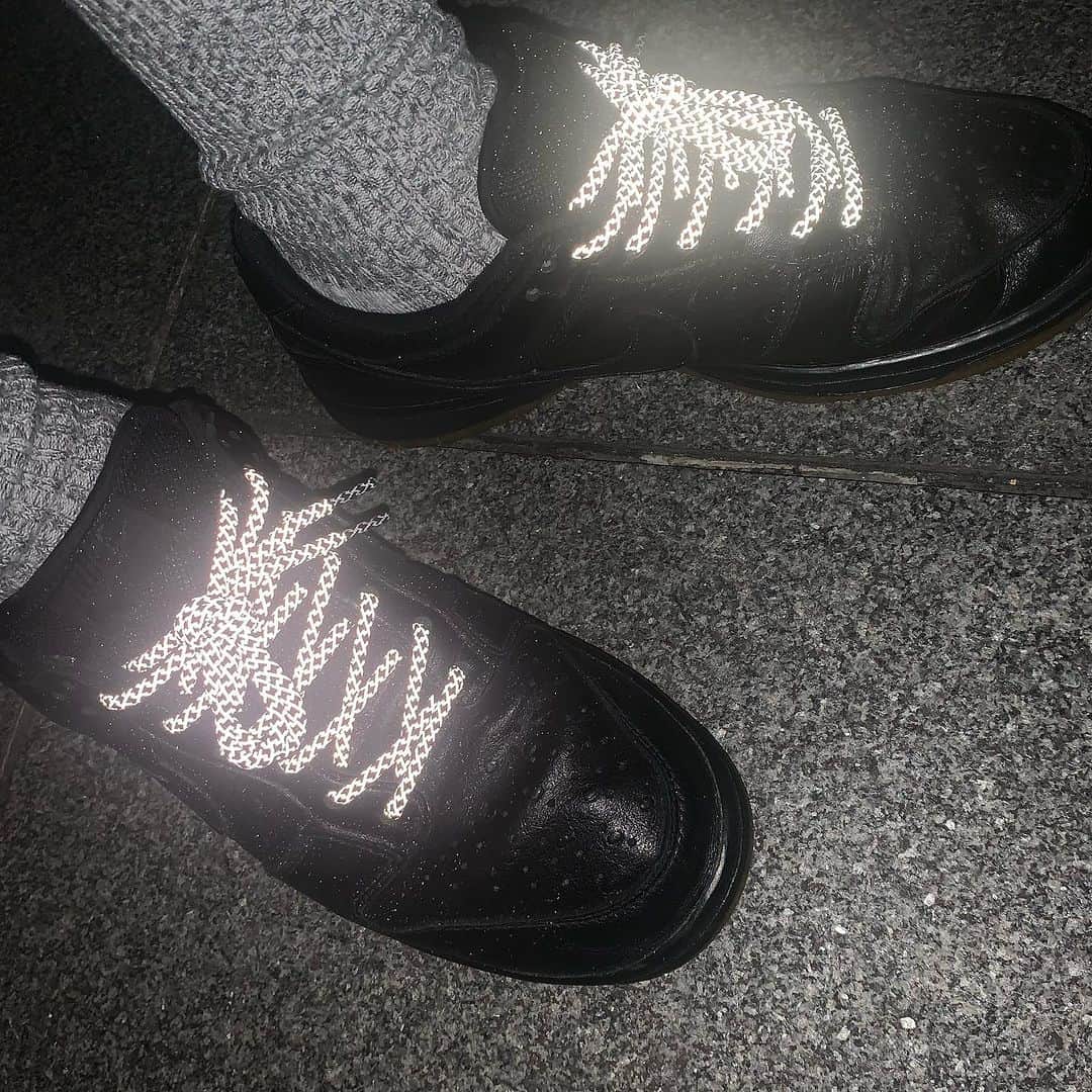 Sneaker At Randomさんのインスタグラム写真 - (Sneaker At RandomInstagram)「ARATA リフレクティブラウンドシューレース  テック系の雰囲気になります。  Amazonで販売中です。 「アラタ　リフレクティブ」と検索すれば出てきます。  #sneakeratrandom#スニーカーアトランダム#junkyard#ジャンクヤード#sneaker#スニーカー#スニーカー修理#スニーカーカスタム#市川#本八幡#高円寺#心斎橋#angeluspaint#アンジェラスペイント#arata#アラタ」8月17日 16時38分 - sneaker_at_random