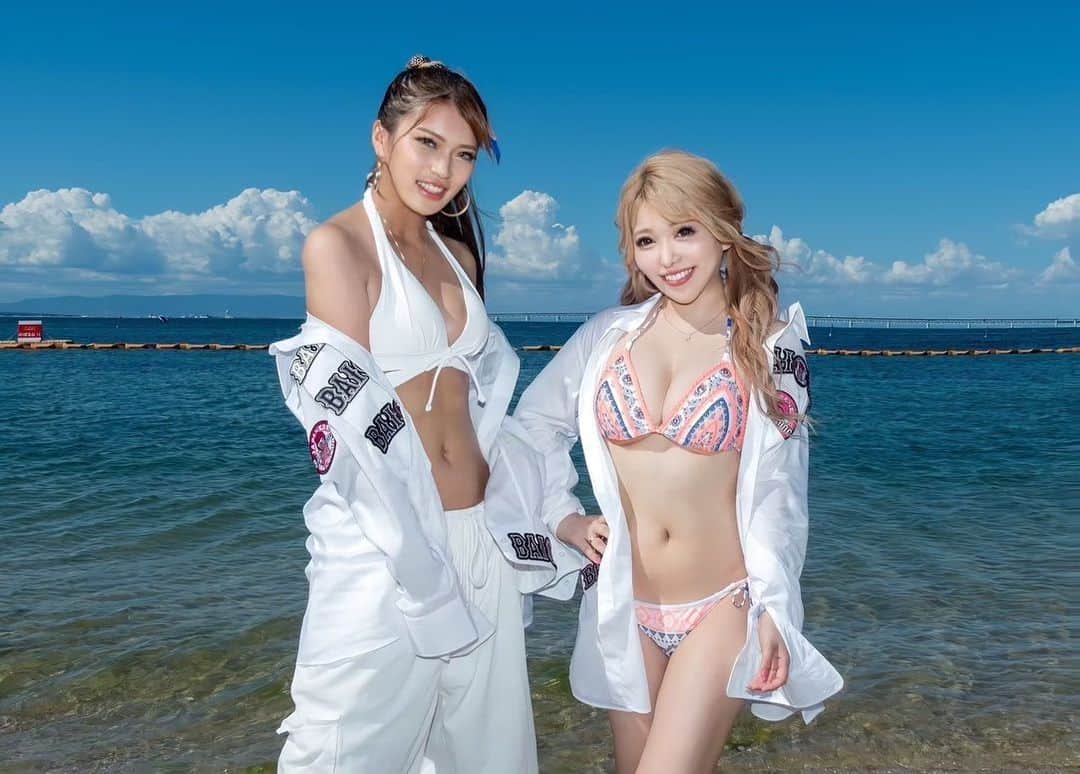 芹野莉奈のインスタグラム：「MUSIC CIRCUS'23🏖️ 　 私たちのステージでは最後の曲で お友達のインフルエンサー達が みんな一緒に参加してくれました😭❤️ 　 急遽の呼びかけだったのに来てくれたみんなありがとう🥰 　 でも仲良しなみんなとステージに立てて素敵な夏の思い出になりました☺️💘 　 　 楽しかった🥰🥰🥰 　  　　   📷 @ryu_since2012  　  #musiccircus #musiccircus2023 #ミュージックサーカス #野外フェス #夏 #フェス #live #ライブ #sennanlongpark #りんくうビーチ #大阪 #りんくう #夏フェス #海 #海水浴場 #ウォーターフェス #水着 #vanityme #baidog #梅味 #インフルエンサー #tiktok」