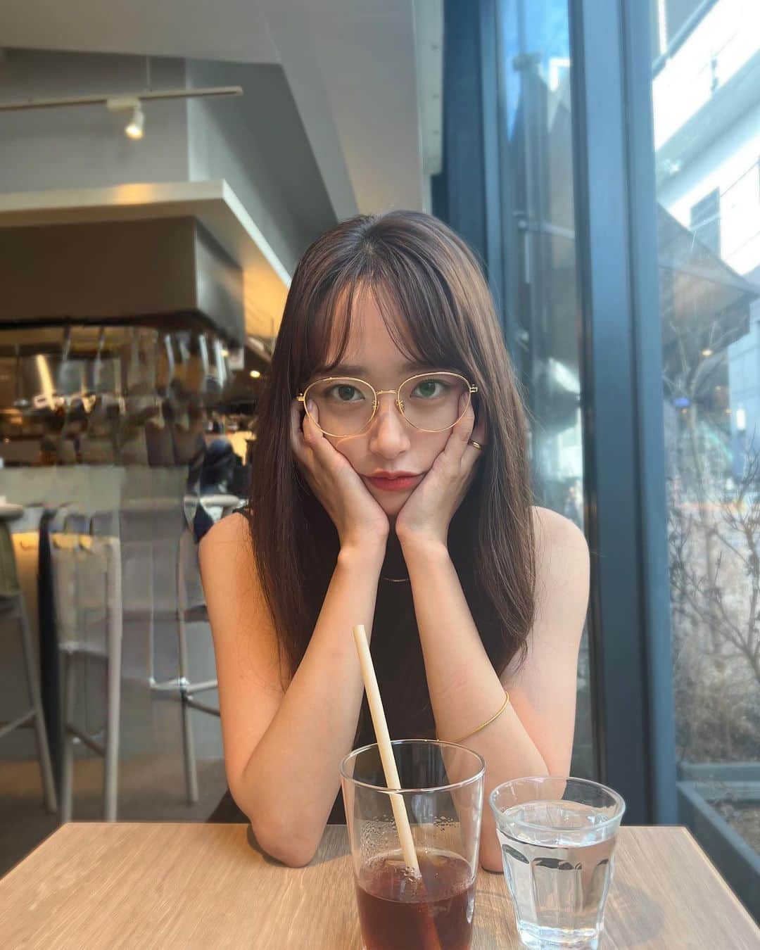 近藤千尋のインスタグラム：「暑いですが、今日も ニットの撮影無事に終わりました🩷🧶笑 載せてなかったデートのお写真📷と 珍しいお仕事や撮影のときの💗笑  夏休みってインスタ更新する前に 寝てしまうぅぅぅ。笑😀  明日はラヴィット、アップ 生放送みてね🩷🐰」