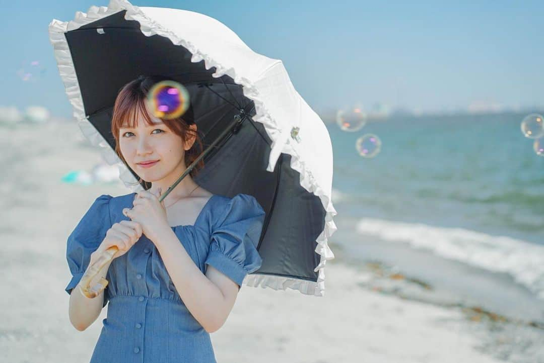 どみちゃんのインスタグラム：「また次の夏に会えるかな🐬🫧‪  photo @tkak.okitabi  assistant @75haretabi   #夏休みの思い出  #みんなは何したの〜？ #このワンピースはアンミールさん  #痩せ見えコーデ にオススメです！！！」