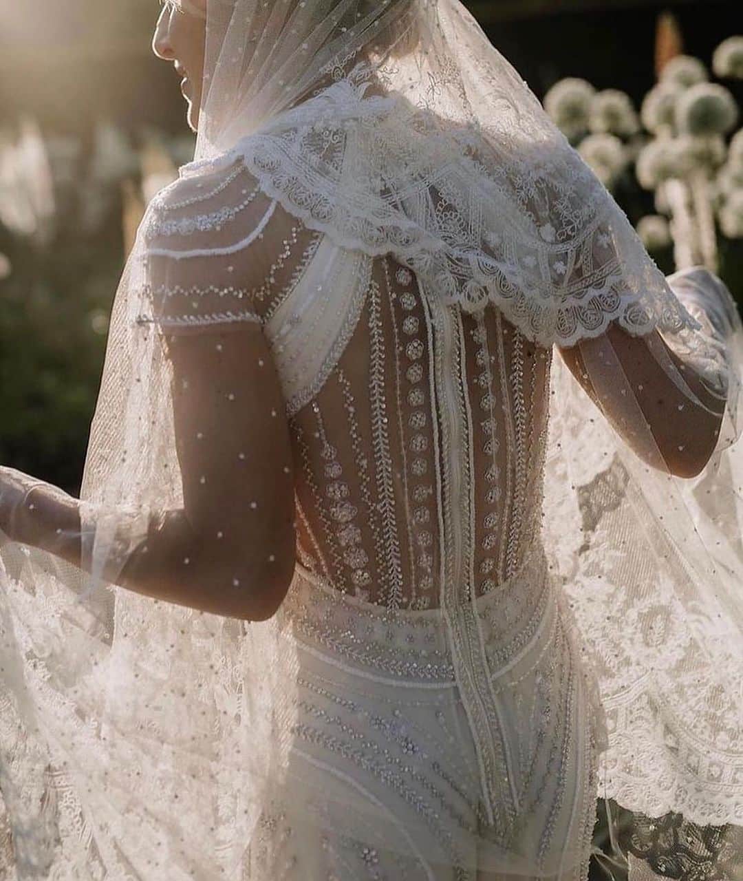 アリスバイテンパリーさんのインスタグラム写真 - (アリスバイテンパリーInstagram)「Temperley bride ❤️ you can see our very beautiful bridal collections online and on a separate feed @temperleybridal - ( those asking me for sharp white 👌 tux suits - they are there to ) x x  the work in these dresses is the very best of the best x  A  @divinedayphotography 📸」8月17日 16時57分 - alicetemperley
