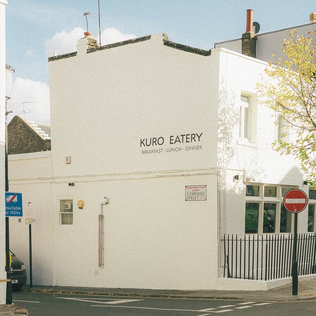 KINTOさんのインスタグラム写真 - (KINTOInstagram)「ロンドンのノッティング・ヒル地区にある KURO Eatery(@kuro__london)は、地産地消や旬の食材にこだわるモダンレストラン。KINTOの食器を使い、地中海料理や幅広いメニューを提供しています。ベーカリーとコーヒーショップも運営しており、新鮮なパンや焼き菓子、コーヒーが味わえます。⁠ ⁠ 詳しくはkinto.co.jpのJOURNALページに掲載中の記事にて。⁠ @kintojapan⁠ ⁠ ---⁠ KURO Eatery(@kuro__london) is a modern, all day restaurant located in the heart of Notting Hill. Cooking with locally sourced and independently produced seasonal ingredients, they serve a broadly Mediterranean inspired menu with KINTO tableware. KURO also has a bakery and a coffee shop, where you can enjoy daily baked goods and delicious coffee. ⁠ ⁠ Find out more on kinto.co.jp JOURNAL section.⁠ ⁠ ---⁠ Share us your moments with KINTO items by tagging @kintojapan⁠ .⁠ .⁠ .⁠ #kinto #キントー #kintojournal」8月17日 17時10分 - kintojapan