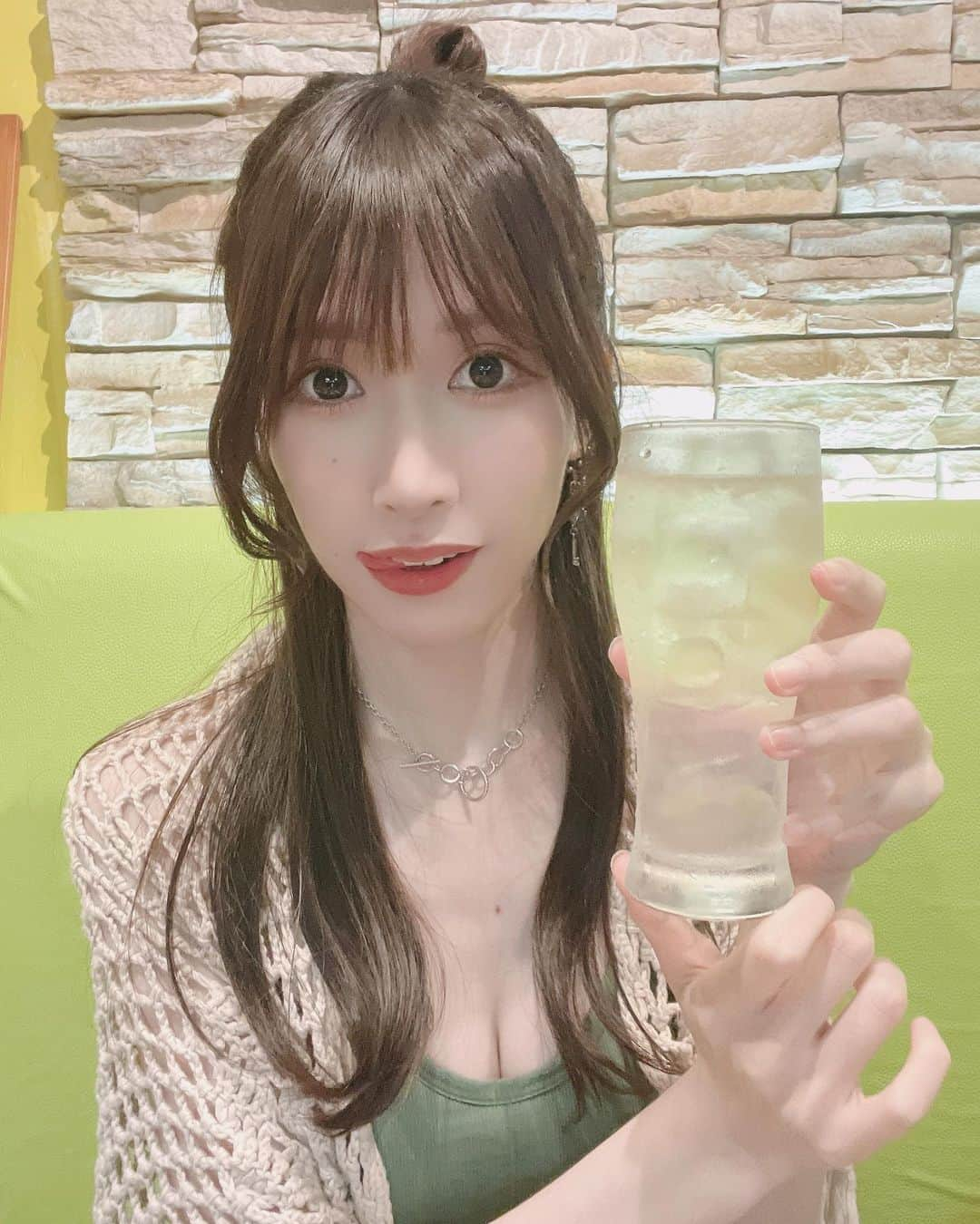 小鳥遊七星のインスタグラム：「今日も暑かったね🥂  これは、粒入り白ブドウジュース🍹」