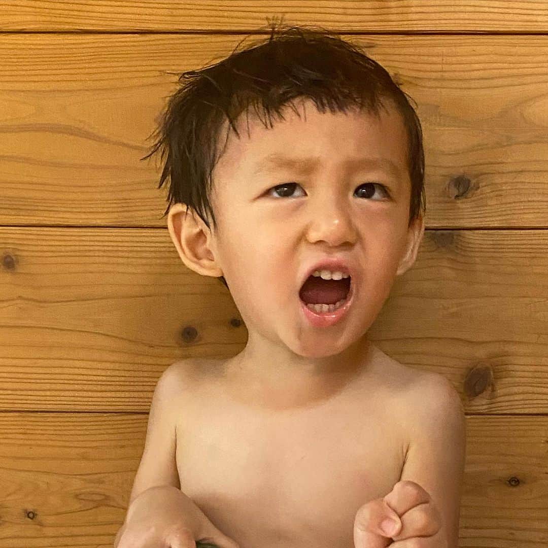 YOPPYのインスタグラム：「. 磨きがかかりまくり エンジンバリバリ イヤイヤ期もノリノリ  もちろん もぅ愛したくない瞬間もあるが 生きてくれてるからこその この イライラやモヤモヤ  だから 結果ありがとうになる訳です」
