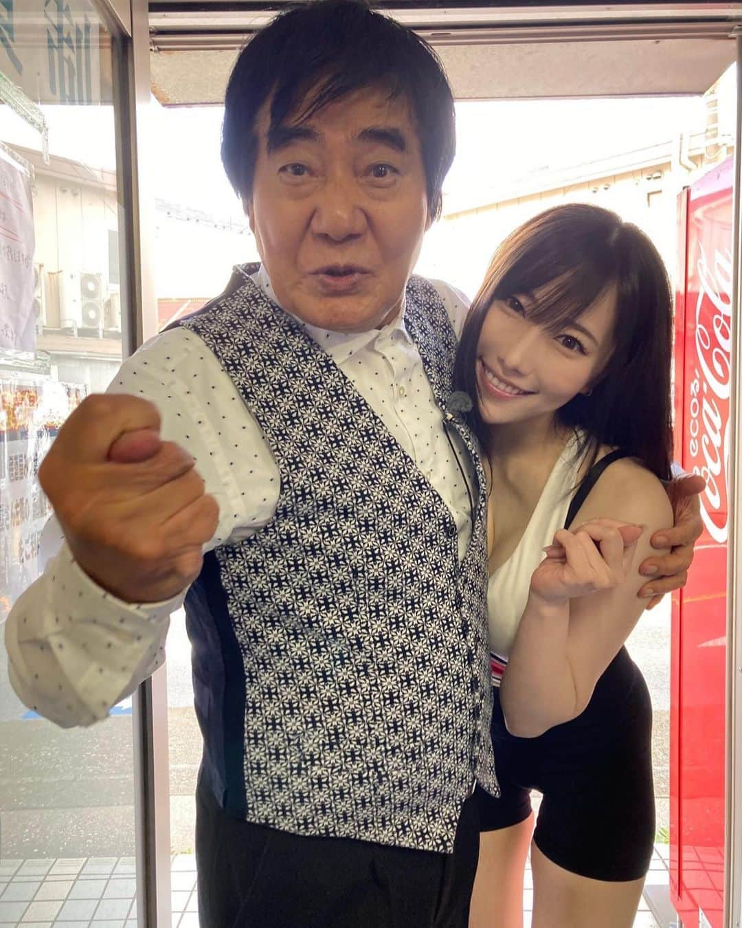 七海ティナのインスタグラム：「お世話になっている、村西とおる監督さんと。  #村西とおる 監督 #七海蒂娜#全裸監督#相席食堂」