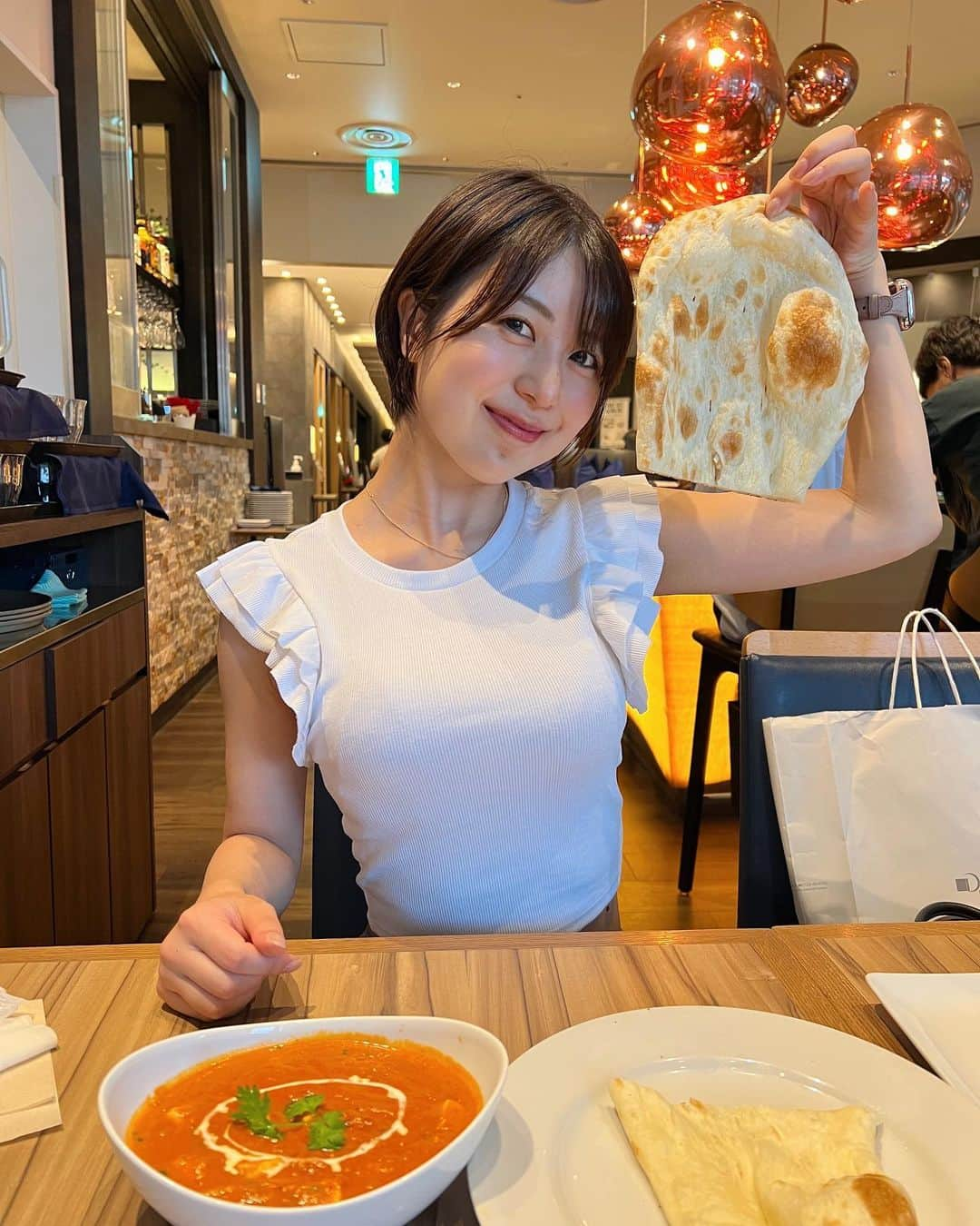 小林由依のインスタグラム：「* ごはん食べて、 映画観に行った日の写真🎬🍽🤍 ⁡ ⁡ ⁡ よく動いてよく食べる がモットーなので トレーニングも欠かせない😂✨ ⁡ この日ははじめて大宮でトレーニングしてきたよ🏋️‍♀️ ⁡ 大宮駅から徒歩10分ほどのところにある @bumpupplus_omiya 。 ⁡ ピラティスと筋トレを掛け合わせた オリジナルのメゾットで しなやかな筋肉を手に入れられるそう☀️ ⁡ ⁡ 今回はお尻と二の腕引き締めメニューを行いました☺︎ ⁡ 1時間楽しくてあっという間だった🙌 ⁡ ⁡ 大宮近辺の方、ぜひチェックしてみて🏋️‍♀️ ⁡ ⁡ ⁡ PR @bumpupplus_omiya #大宮駅東口 #健康づくり #大宮パーソナルジム #大宮ジム #筋力トレーニング #筋肉づくり #埼玉大宮 #体づくり　 ⁡ . . . . . ⁡ ⁡ ⁡ #パーソナルトレーニング #ダイエット #ヘルシー #ボディメイク #大宮 #東京ミッドタウン日比谷 #ミッドタウン日比谷 #日比谷グルメ #有楽町グルメ #日比谷 #有楽町 #銀座 #東京 #ginza #tokyo #エスニック料理 #インド料理 #アジア料理 #インドカレー #休日 #くびれ #ショートヘア」