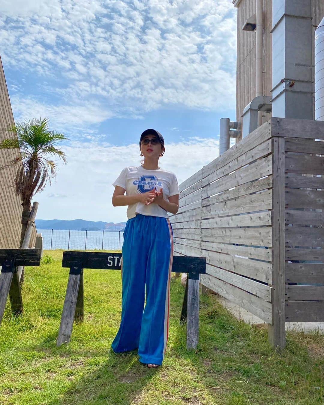 megumi kobayashiさんのインスタグラム写真 - (megumi kobayashiInstagram)「毎度毎度、弾丸すぎる小林旅💣❤️‍🔥 今年もアイランド長崎で、思う存分水と遊んで、思う存分食べて、思う存分笑って楽しかった🥹💕 . 海が大好きな男性陣に少しずつ馴染めてきた私を横目に、長女の海苦手が年々ひどく😮‍💨 来年は沖縄でマリンスポーツしまくりたいな🏄‍♀️✨ . #家族旅行 #夏休み #夏休み旅行 #長崎旅行 #アイランド長崎」8月17日 18時11分 - meg_nail